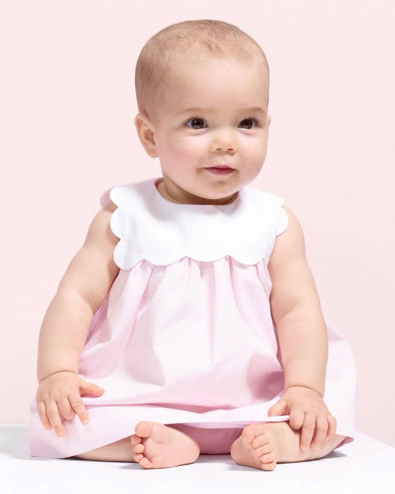 Sunshine-ready and oh-so-pretty!​
Our baby girl dress in cotton poplin pairs delicate detailing and thoughtful construction &mdash; from scalloped collar to matching bloomers &mdash; with Jacadi&rsquo;s signature elegance.​

Explore in stores and onl