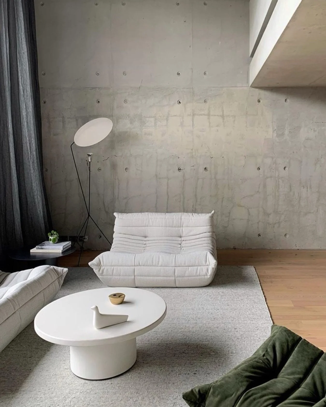 Dreaming down under.⁠​

⁠​Two Togo chairs in neutral tones soften the brutalist vibes in @studio_goss project in Clifton Hill, Australia.⁠​

📷: @willem_dirk​