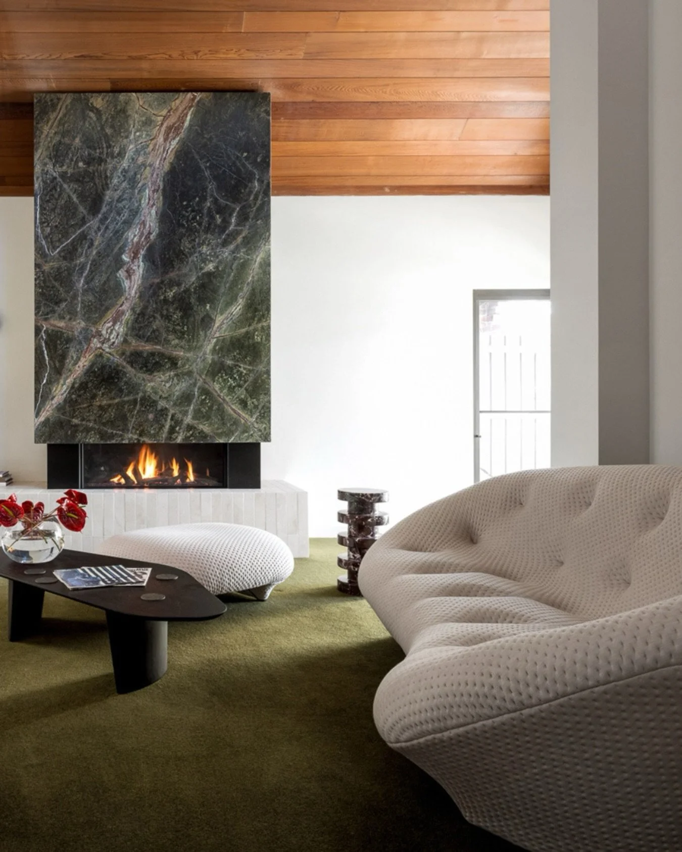 Living with Ploum​​

Ploum&rsquo;s organic shape embodies a sense of generosity and ultimate comfort.​

Interior design by @curatd_____​

Styling by @curatd_____ &amp; @create_expectations 

Photos by @dylanjamesphoto 

#LivingWithLigneRoset #lignero