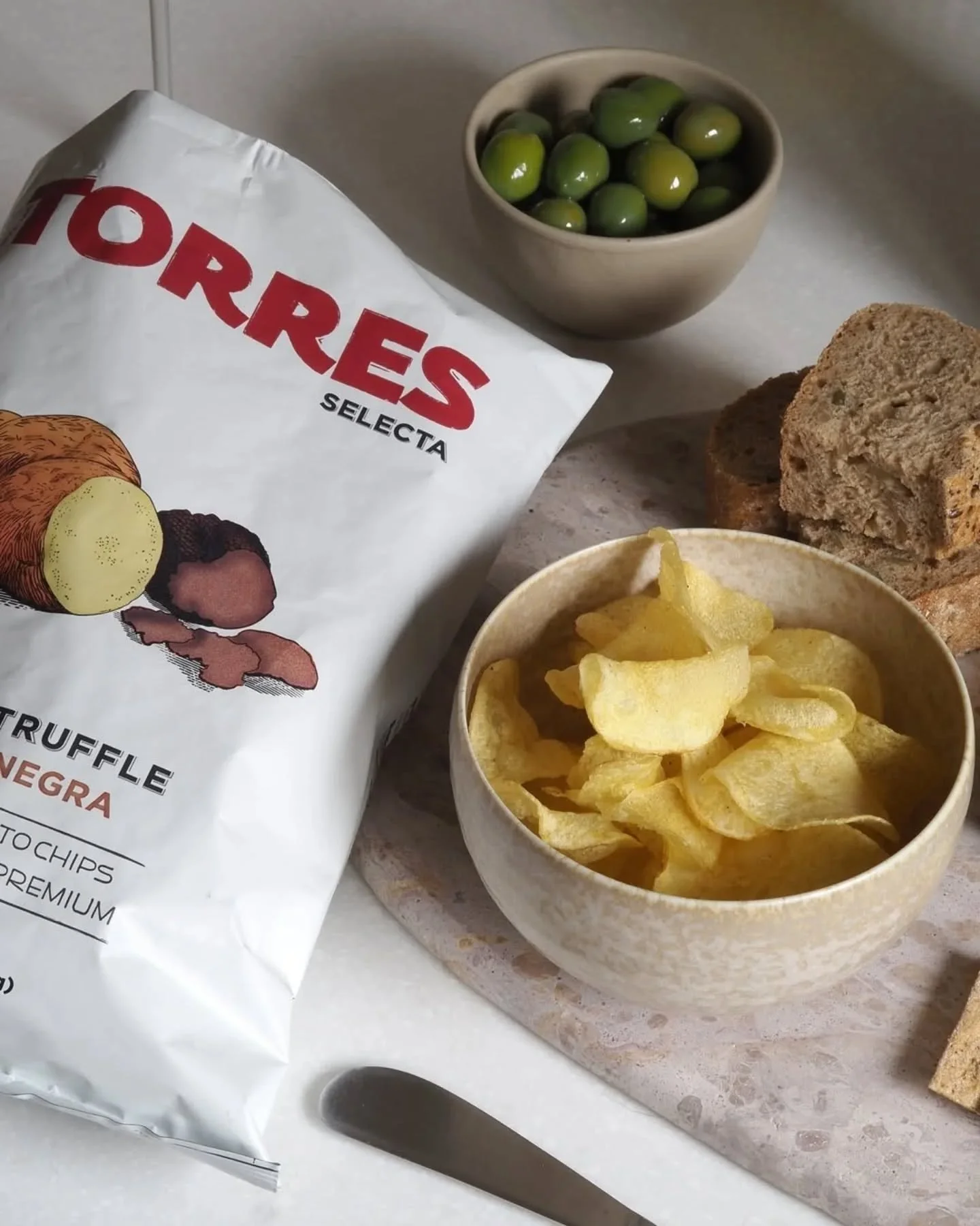 Crisp, earthy, and full of flavour.

Artisanal potato chips delicately seasoned with black Spanish truffle for a rich, savoury bite with every crunch. Light, refined, and effortlessly addictive.

Available at Provenance, in stores and online.