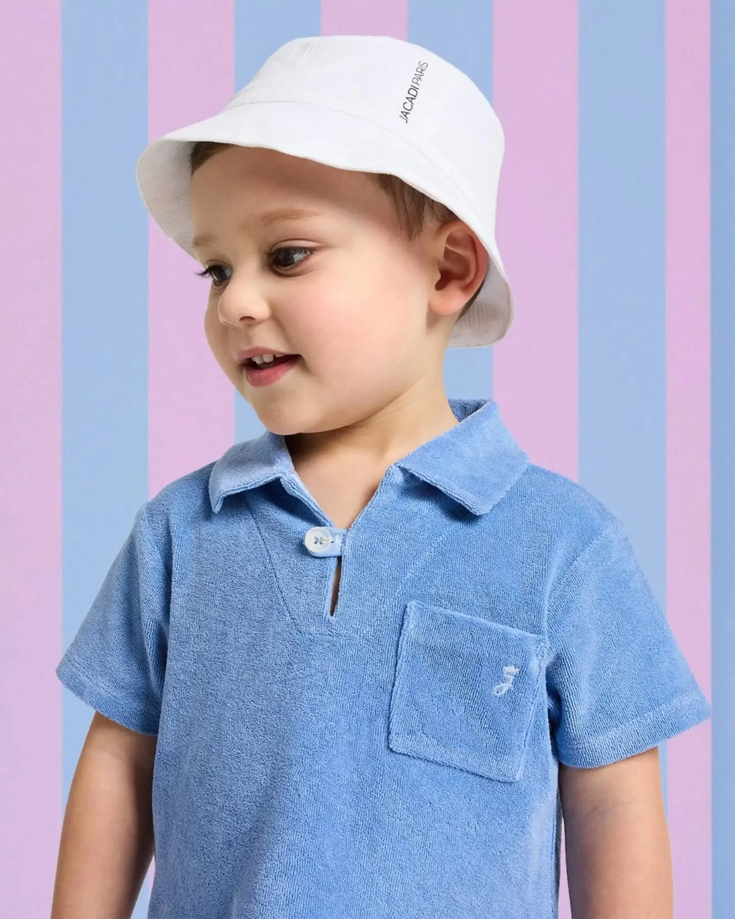 Inspired by seaside dressing, this French terry cotton polo welcomes sunny days in style.

Its sailor collar and easy comfort make it a timeless summer favourite, pairing effortlessly with plain or printed shorts or trousers.

Available in store and 