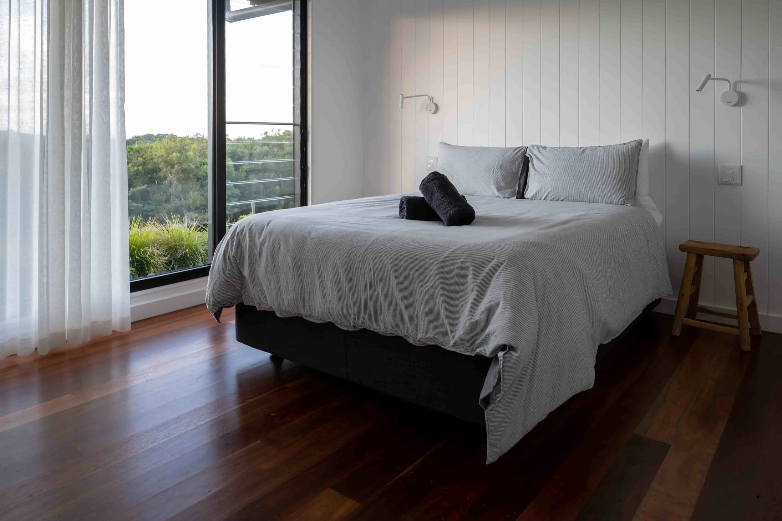 Carinya_ByronBay_Accessible_Bedroom_Main.jpg