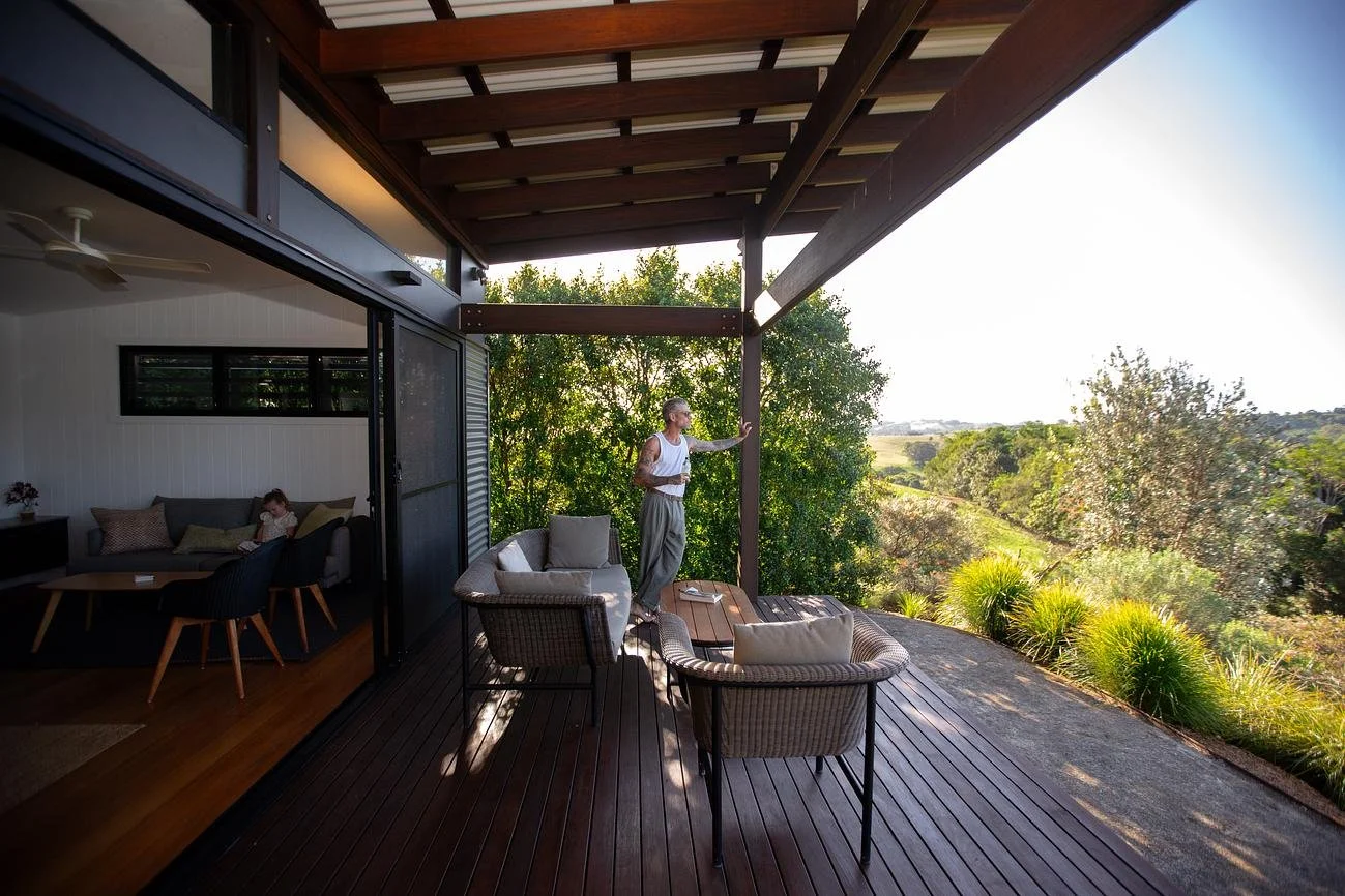 CarinyaByronBay_Villa_Exterior_Deck_1.jpg
