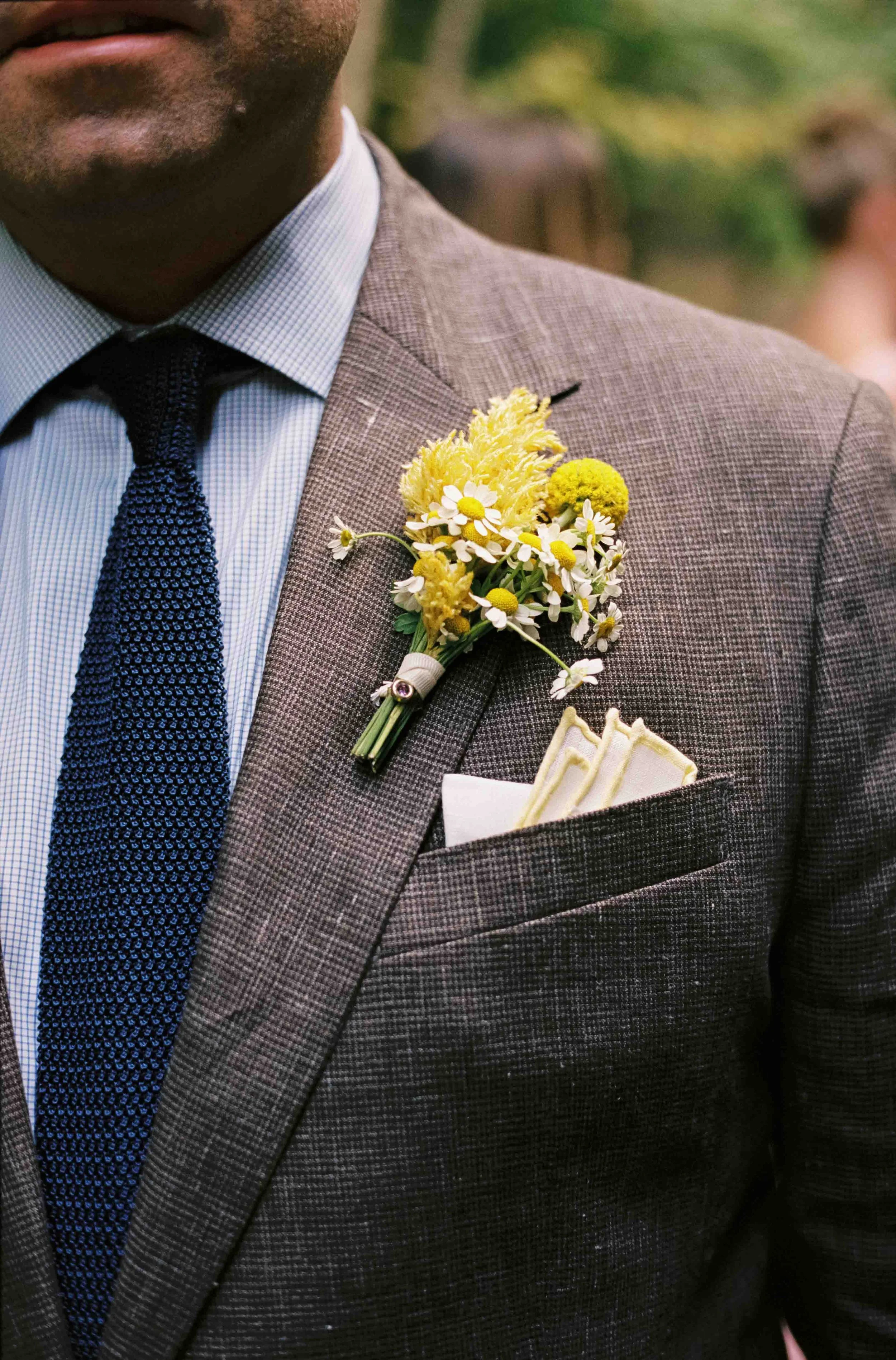 Grooms boutonniere with daisies