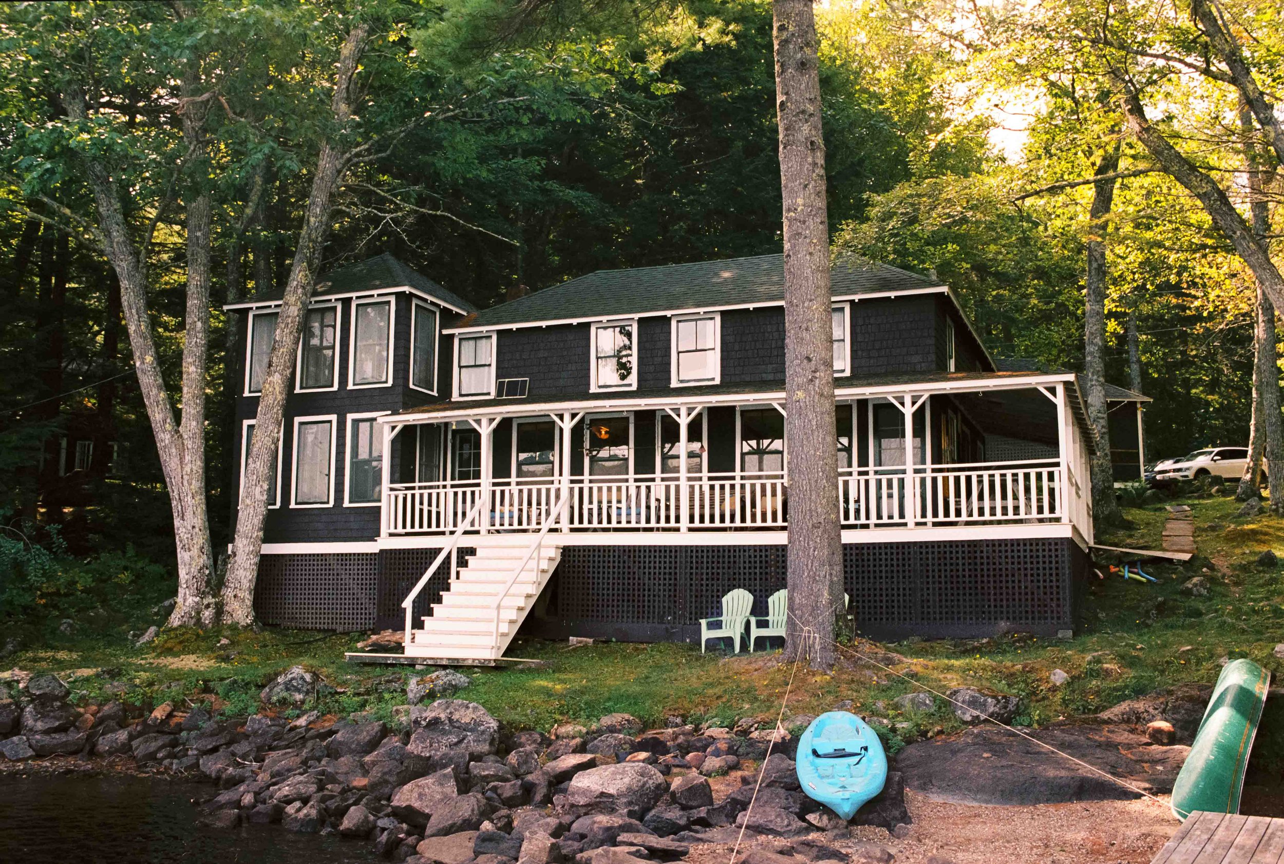 Lakefront cabin in Maine