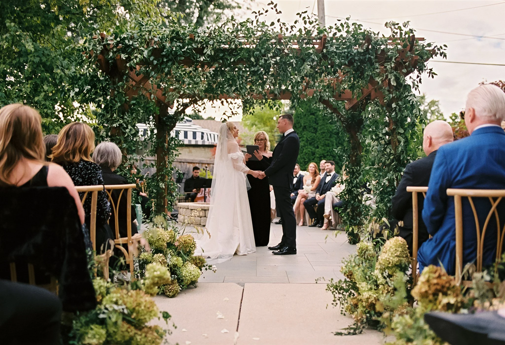 wisconsin-backyard-wedding-42.jpg