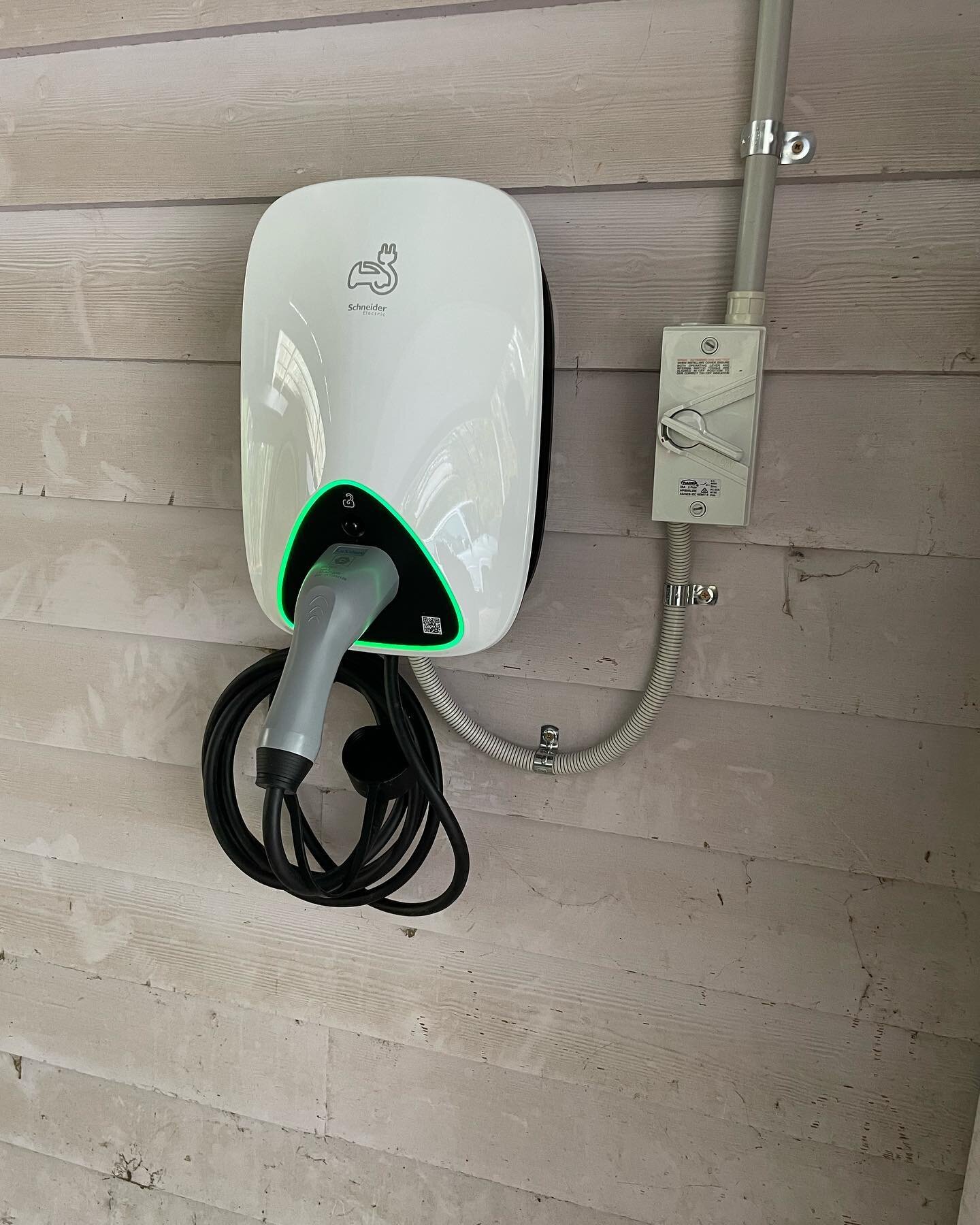 Schneider Electric Evlink car charger installed for our Hurstbridge clients ⚡️🚘
.

.

.

.
#evlink #evcar #homecarcharger #carcharger #electriccar #schniederelectric #clipsal #electrician #localelectrician