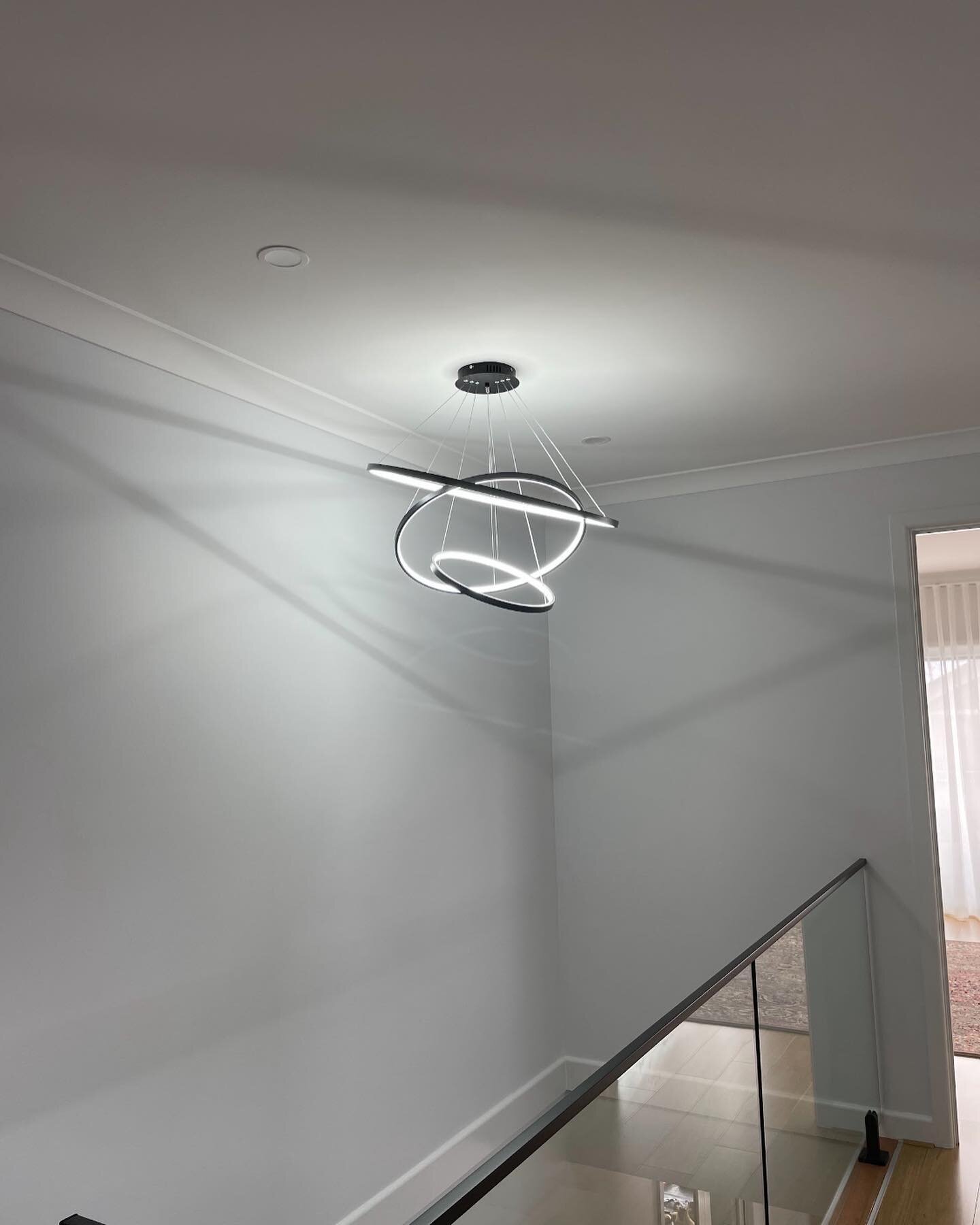 Loved installing this above stairs pendant light 😍⚡️
.

.

.

.
#ledpendant #halopendant #stairlighting #electrician #localelectrician #melbourneelectricians #stairdesign