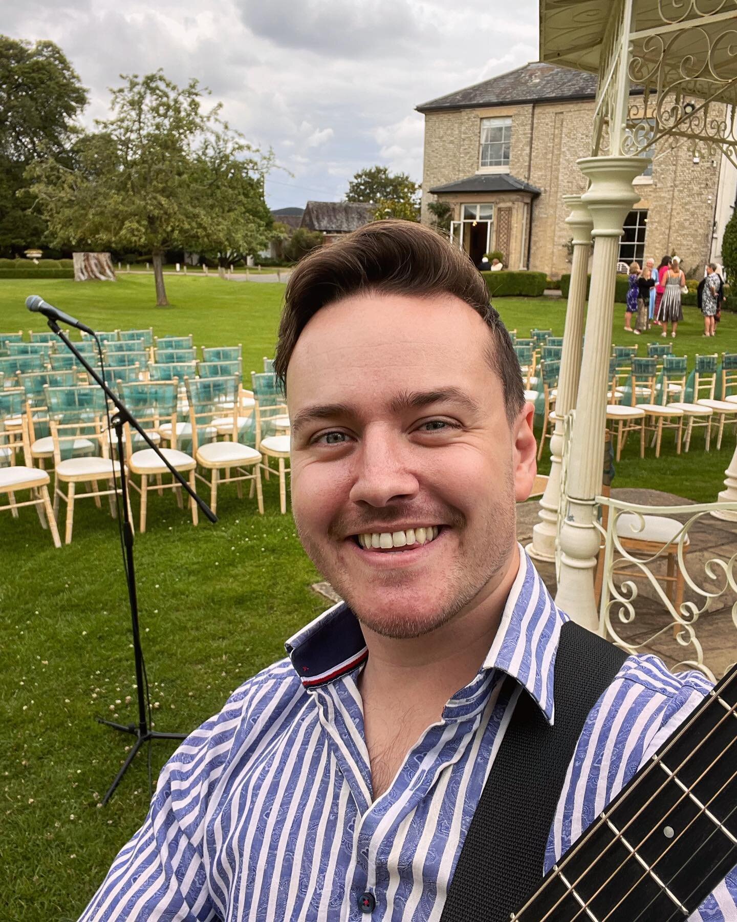 At @fennesweddings for gig one of two today! 😮 I&rsquo;ll be performing during the ceremony &amp; drinks reception here, then later I&rsquo;m off to @georgehotel_huntingdon to play between 7-10pm! (Book your table!) ✨✨
.
.
.
.
.

#weddingvenue #wedd