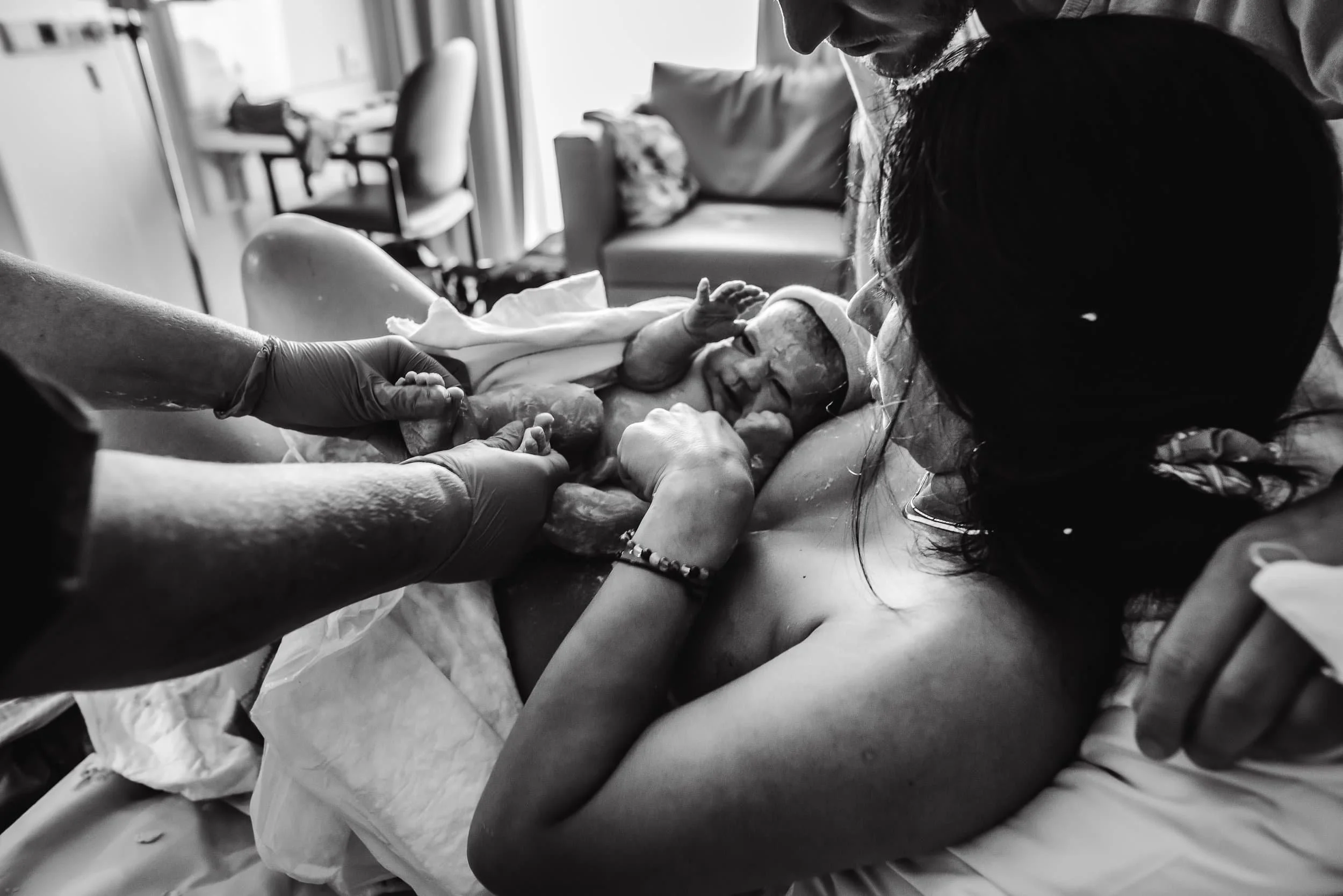 Woman with newborn on her chest, picture captured by Tania Fragoso Birth Doula 