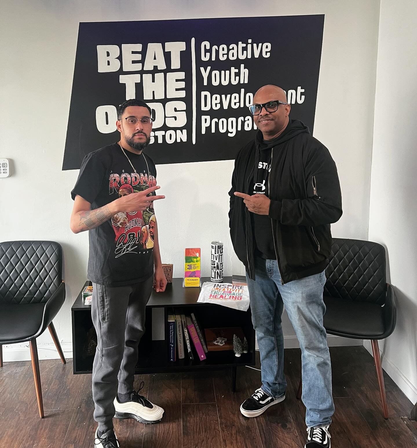 Great afternoon hanging with @gvanifilms over at @btoboston - This Creative Youth Development Program is pretty amazing! Check out: https://www.btoboston.org
#musicproduction #audioengineering #filmmaking #videoproduction #mentorship

📸: @tkyosanye 