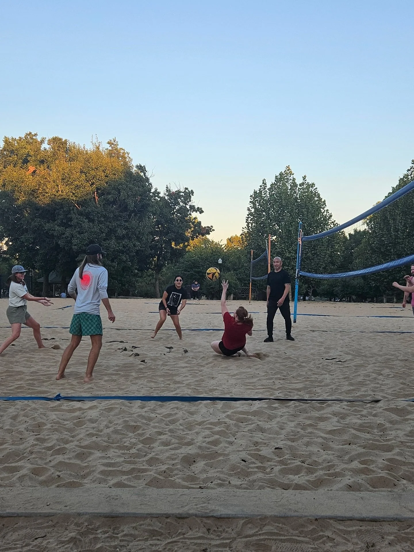 Once a month, DHub hosts Hub Night, a chance for staff and partners to gather outside of work. Last Friday, the team met up at Perle Mesta Park to play beach volleyball on one of the last warm days of the year. The game was cheered on by several staf