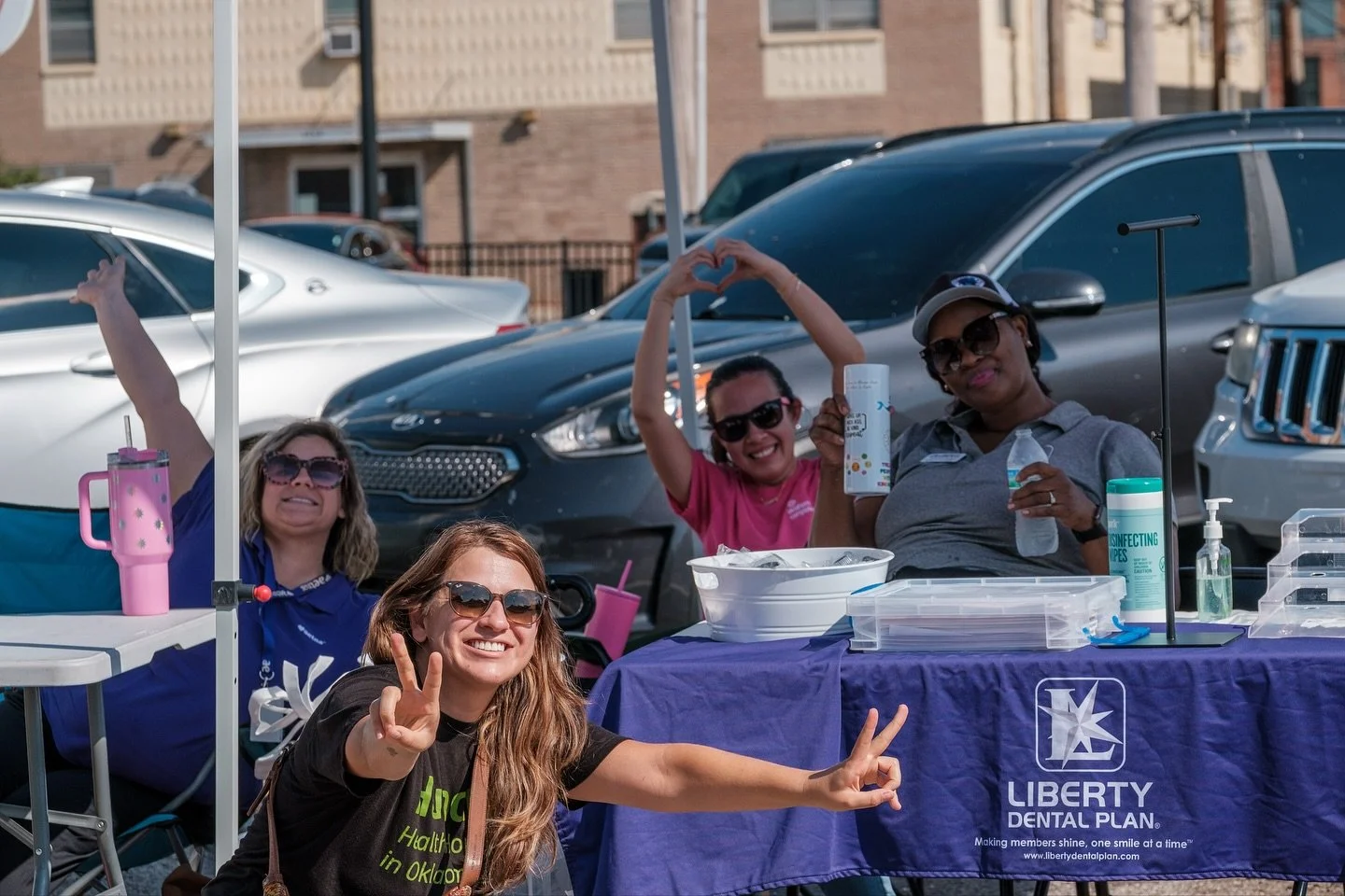 Our First Annual Health at the Hub was a huge success! 🎉 Over 100 individuals and families received free health and wellness services, resources, and a whole lot of care. 💚
Here’s what we accomplished together:
💇‍♂️ 55 haircuts complet