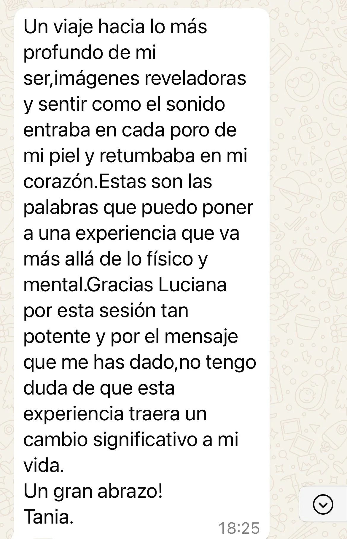 Una captura de pantalla de un mensaje de texto en WhatsApp en español, donde Tania agradece a Luciana por una sesión de experiencia que fue muy potente y significativa para ella, expresando gratitud y cariño.