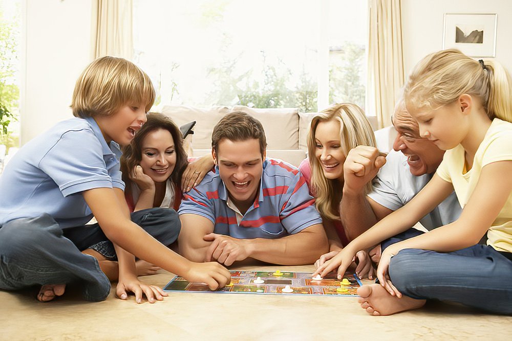 4-Ways-Playing-Board-Games-Benefits-the-Whole-Family copy-DeNoiseAI-standard.jpg