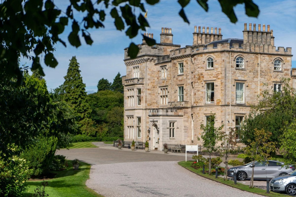 Crossbasket Hotel Scotland outside