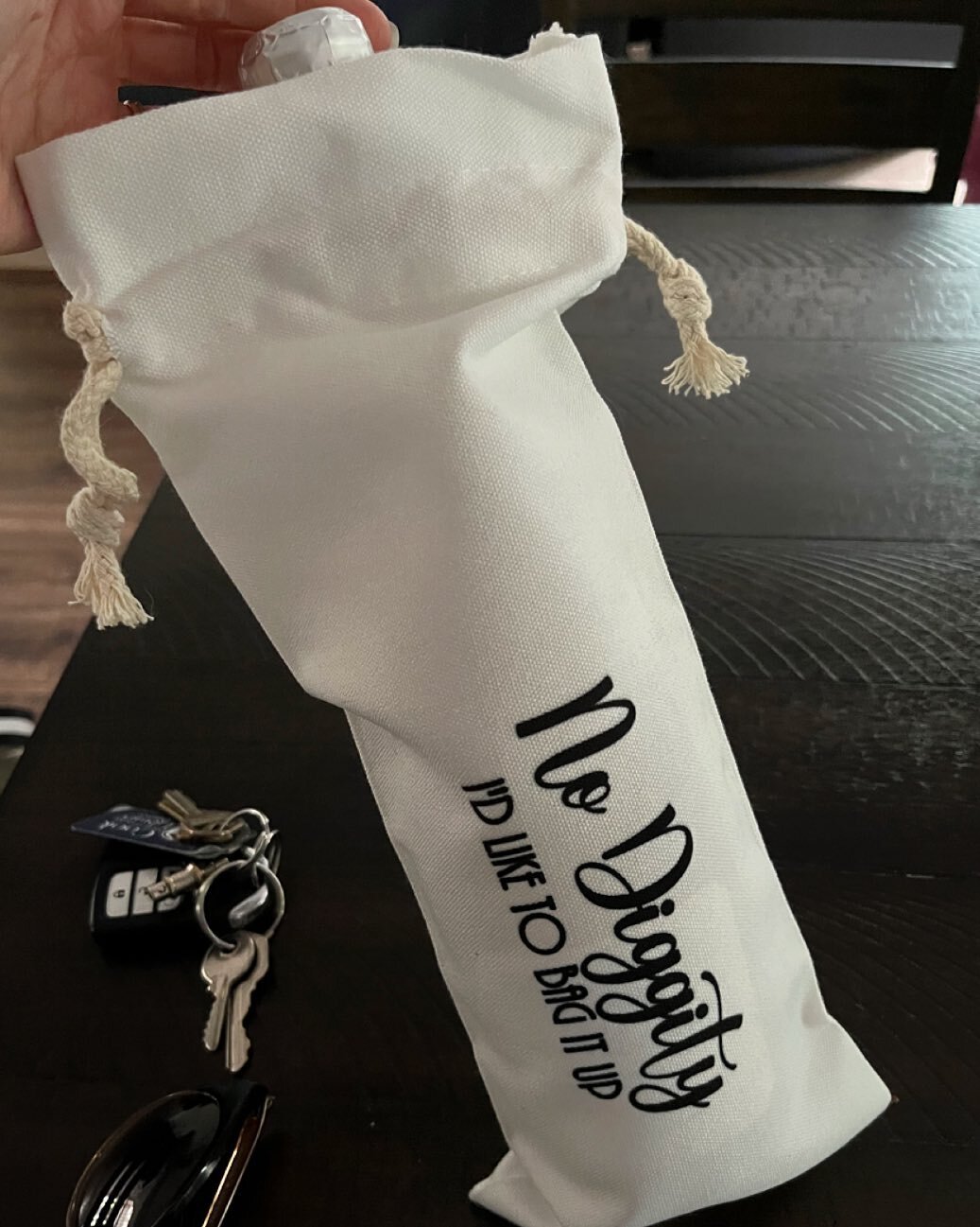 Keys ✅ Sunglasses ✅ Hostess Gift ✅ ✅  One size fits all!  #hostessgift #monogrameverything #personalizedgifts #mainstreetlibertyville