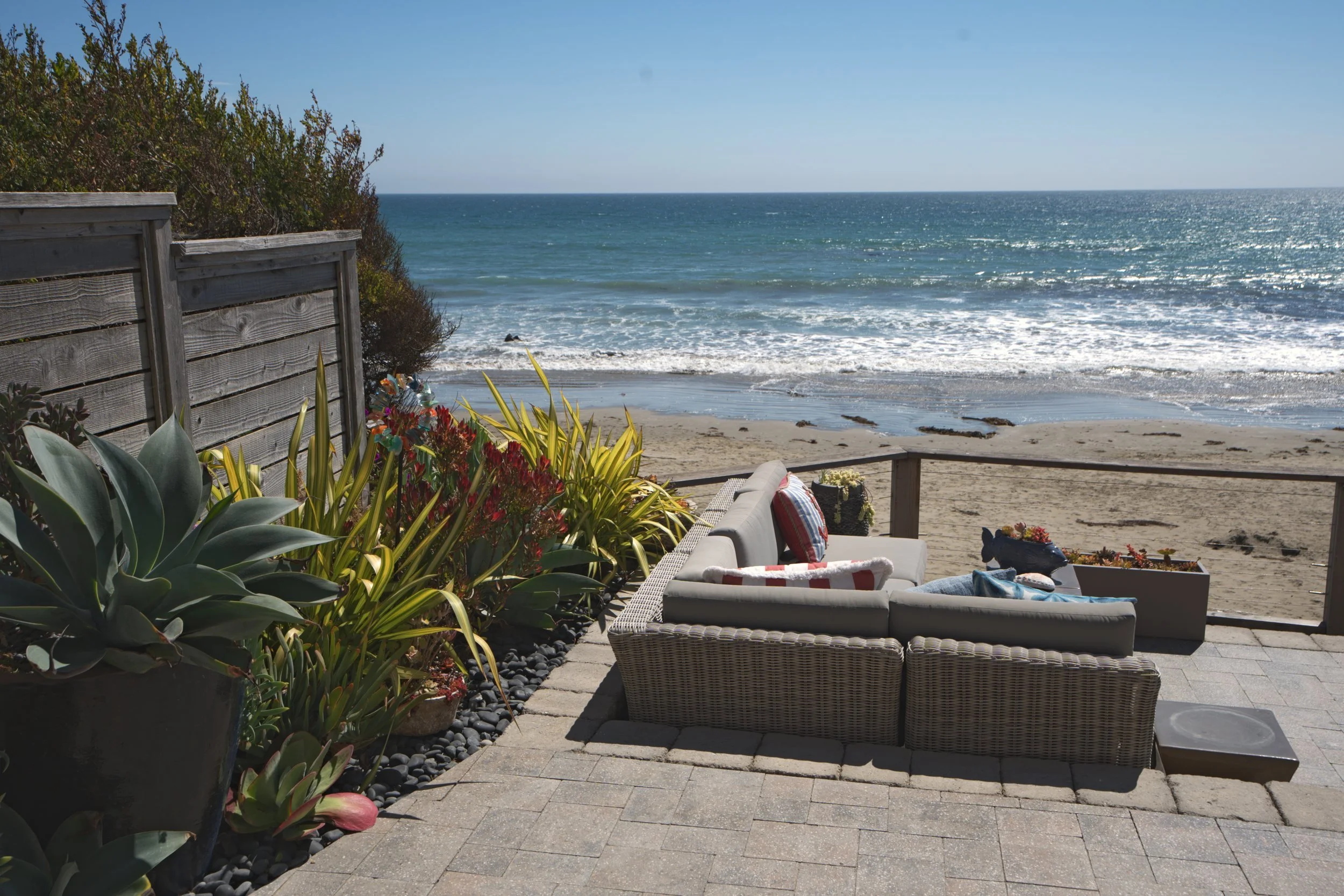 pacific-residence-01.jpg