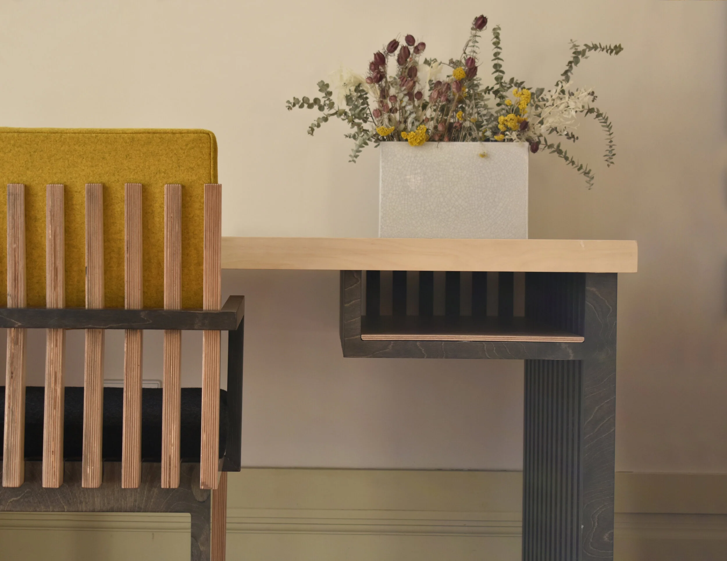 orka desk amb 1.jpg