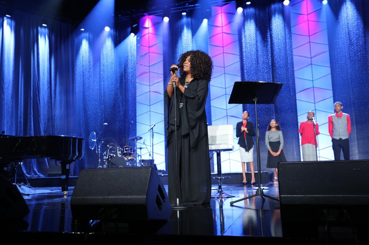 Lynda Randle Sheltered In The Arms Of God Lynda Randle Ministries