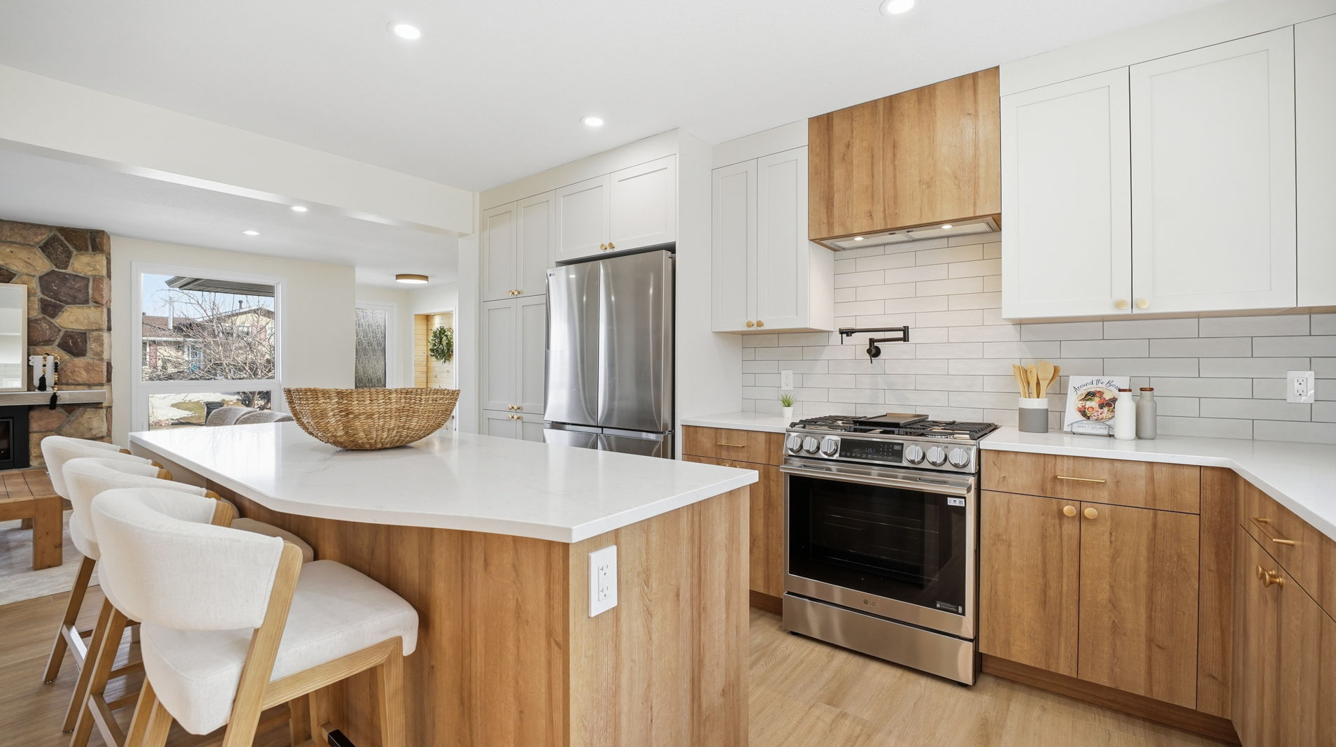 Custom kitchen in warm woodgrain Melamine