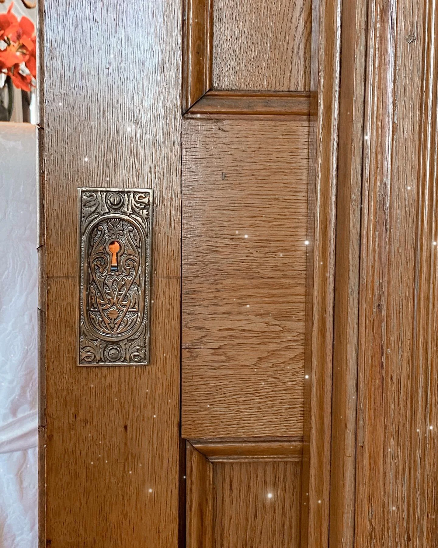 1875 details are the 🗝 to my heart 💫 #queeneannevictorian #nineteenthcenturyarchitecture #itsallinthedetails