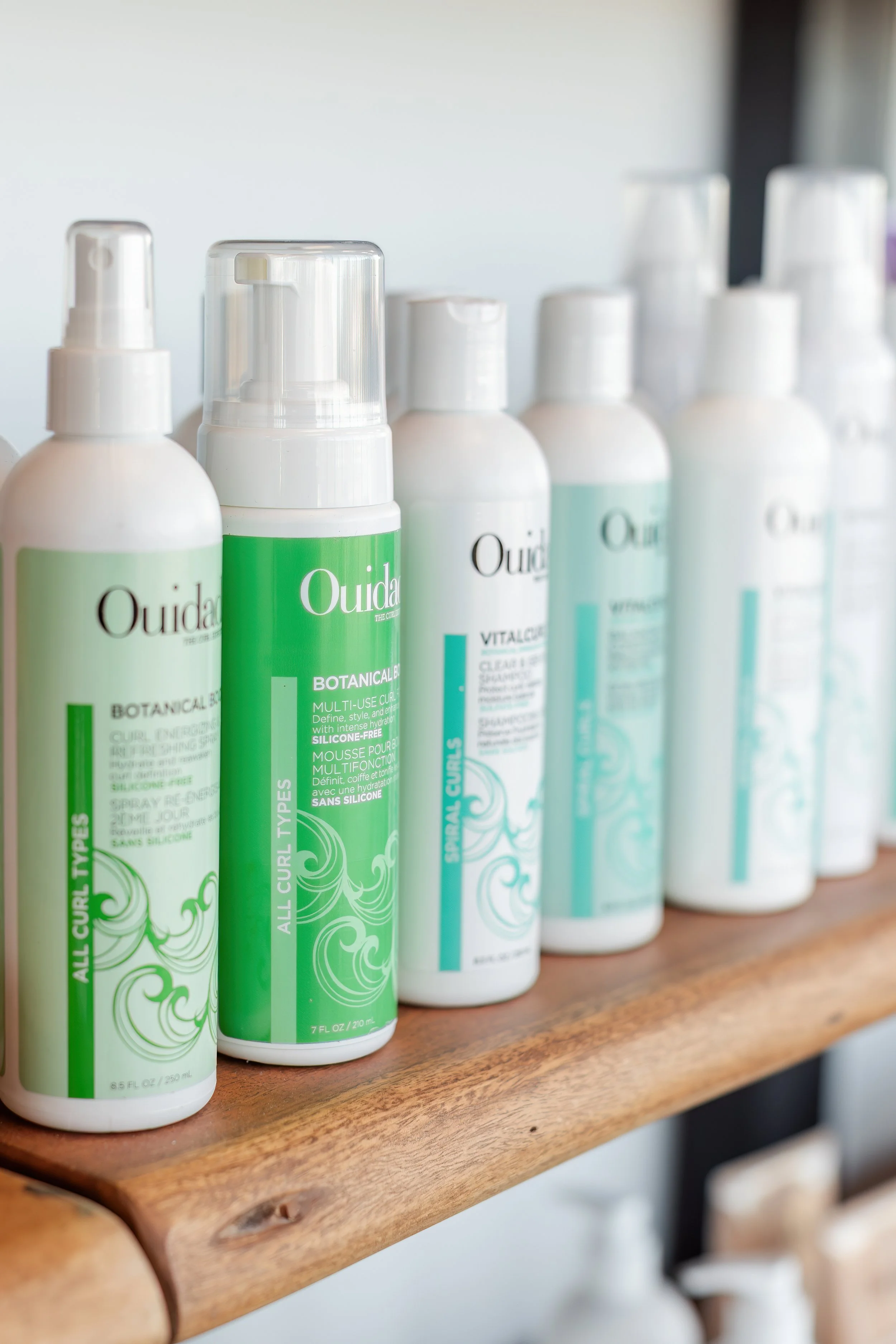 How to Refresh Curly Hair Between Washes
