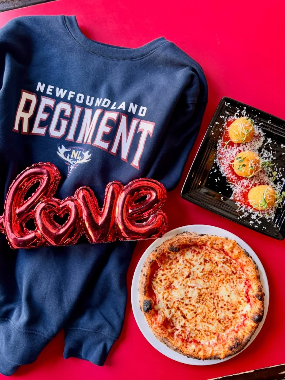 @nlregiment game day calls for pizza plans. 🏒🍕

We&rsquo;re proud partners of the Regiment Rewards program - so here&rsquo;s your play:

Show your game-day ticket, order any entr&eacute;e, and enjoy a FREE kids&rsquo; pizza or FREE arancini on us.
