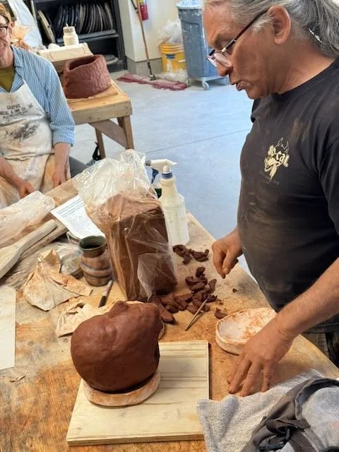 Artist Arthur Gonzalez demoing how to make a hollow coil head