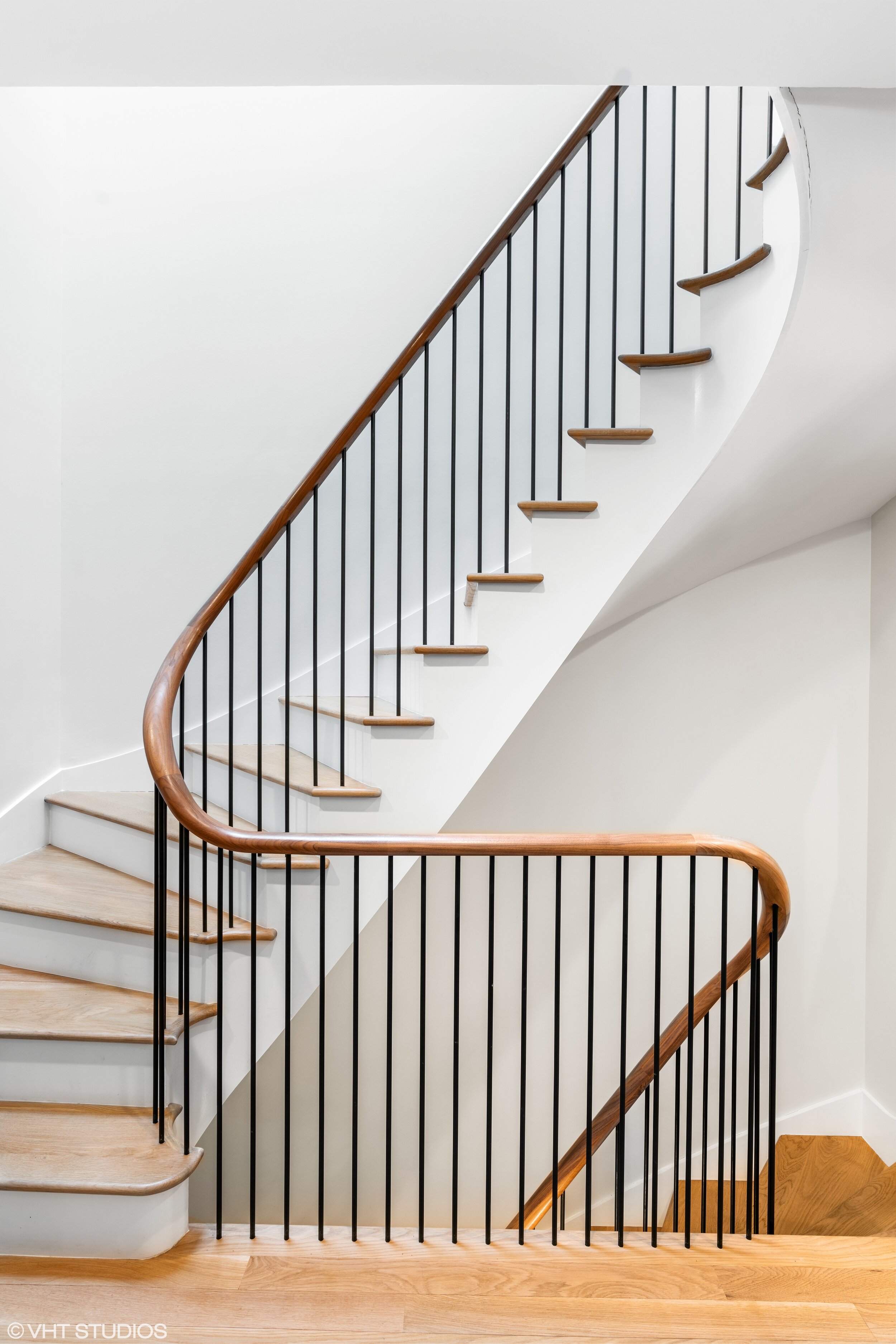 23_4903NWinchester_68_Staircase_HiRes.jpg