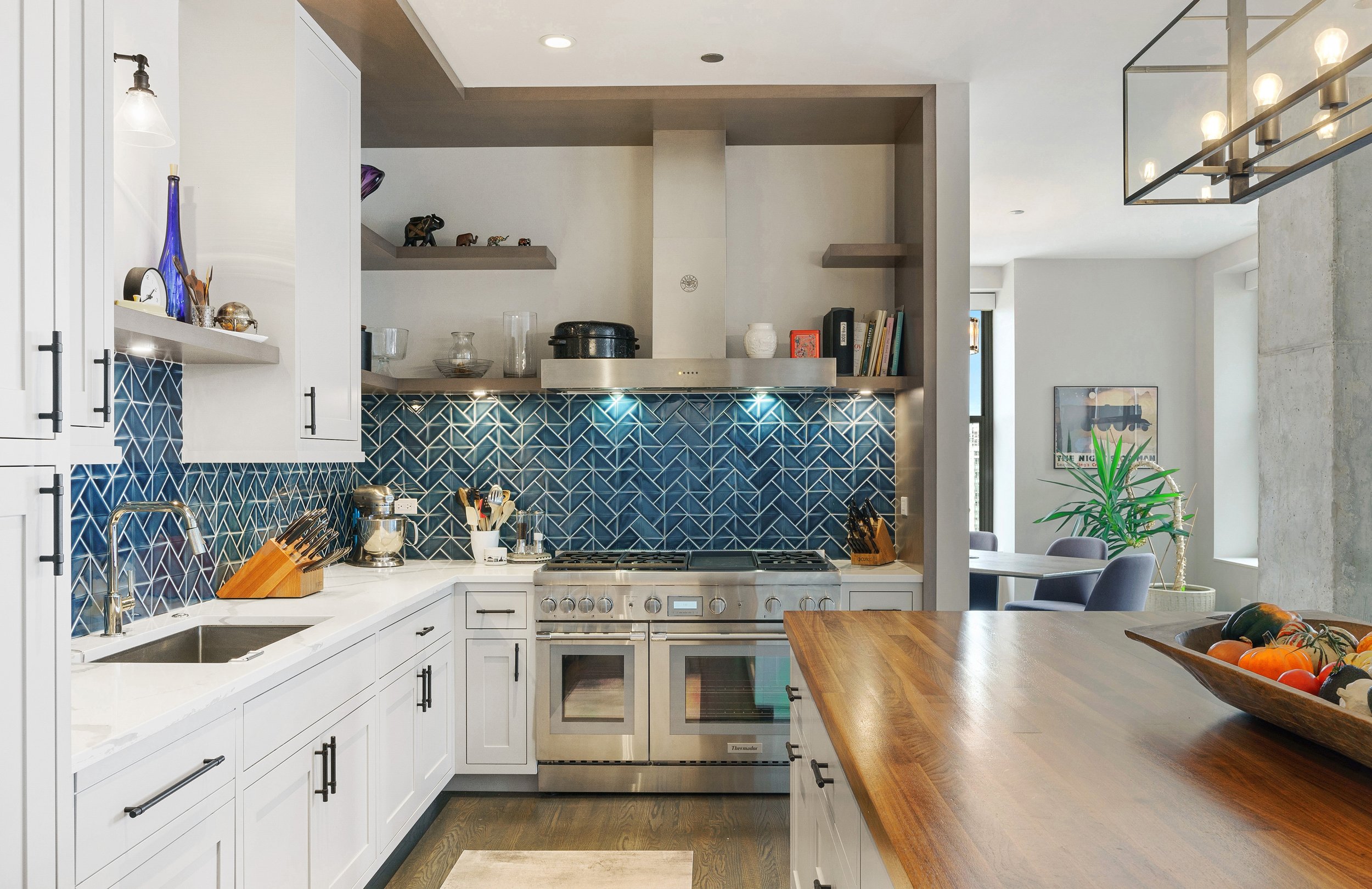 13_849NFranklin_177_Kitchen_HiRes.jpg