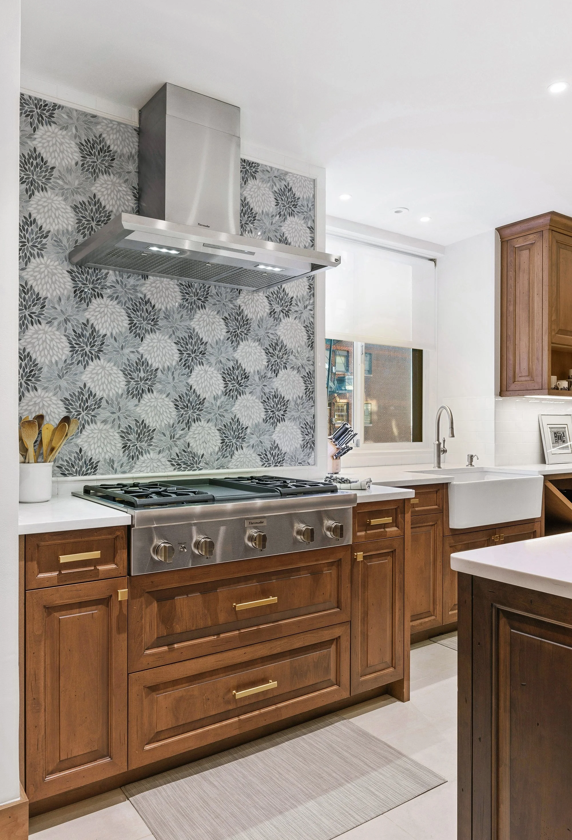 16_3750NorthLakeshoreDrive_12E_177002_Kitchen_HiRes.jpg