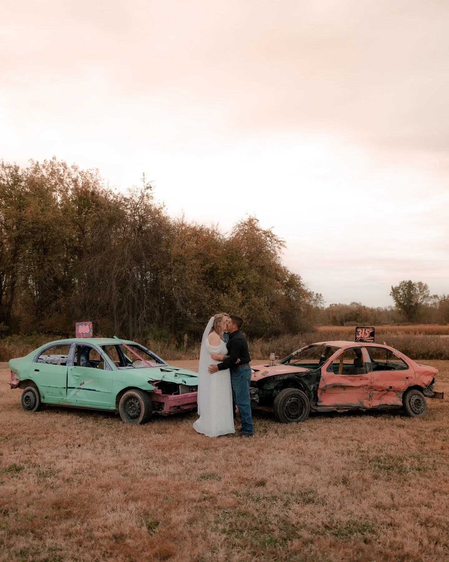 β¨π KAYLA + BRANDON πβ¨
The sweetest derby day elopement ππ
This last Friday, these two said “I do” in the most them way possible… with a race car by their side, laughter everywhere, and hearts completely full. From soft little