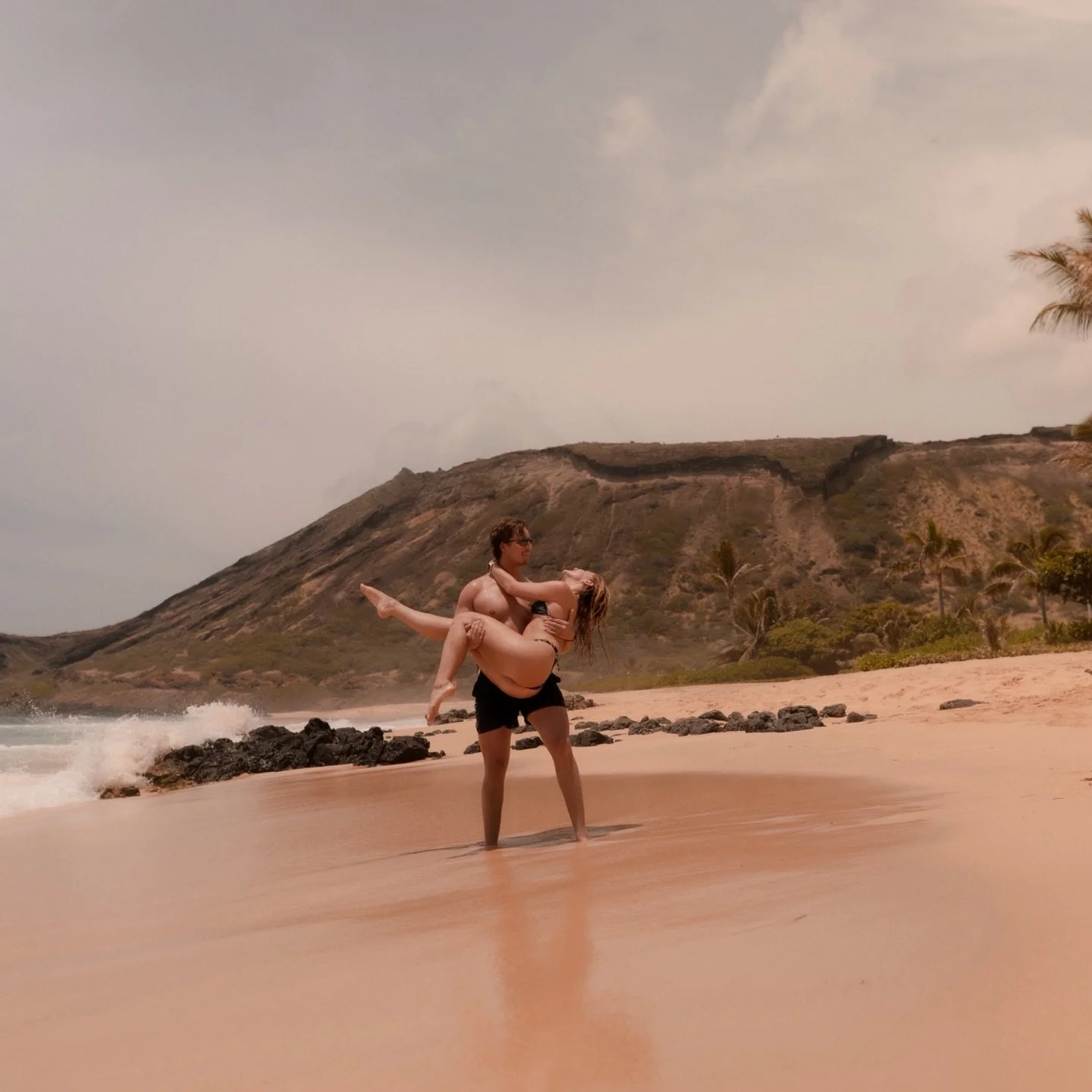 Found these two on a beach somewhere in Hawaii and couldn&rsquo;t help myself. I grabbed my old camera, snapped a few frames, and honestly&hellip; these might be some of my favorites.
It&rsquo;s such a reminder that you don&rsquo;t always need the ne
