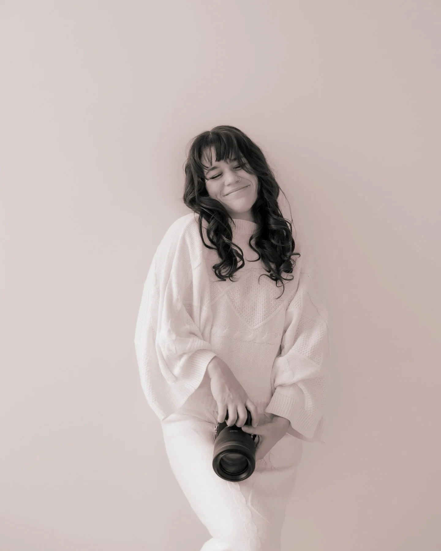 𝗔𝗻𝗼𝘁𝗵𝗲𝗿 𝘆𝗲𝗮𝗿 𝗼𝗳 𝘄𝗲𝗱𝗱𝗶𝗻𝗴 𝗽𝗵𝗼𝘁𝗼𝗴𝗿𝗮𝗽𝗵𝘆. 𝗔𝗻𝗼𝘁𝗵𝗲𝗿 𝘆𝗲𝗮𝗿 𝗶𝗻 𝗯𝘂𝘀𝗶𝗻𝗲𝘀𝘀.
I cannot wait to dive into my learning and see what I can make better about this year. I&rsquo;m so blessed to have the most amazing cl