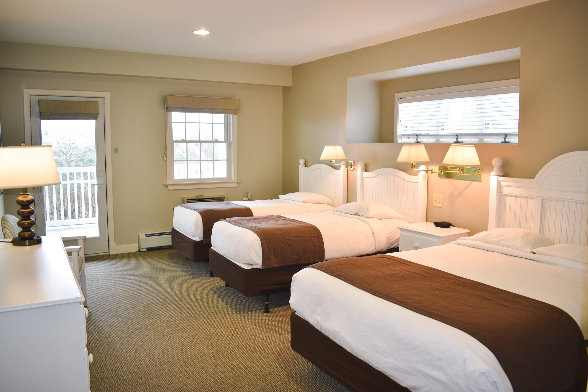 North section room with queen and twin beds