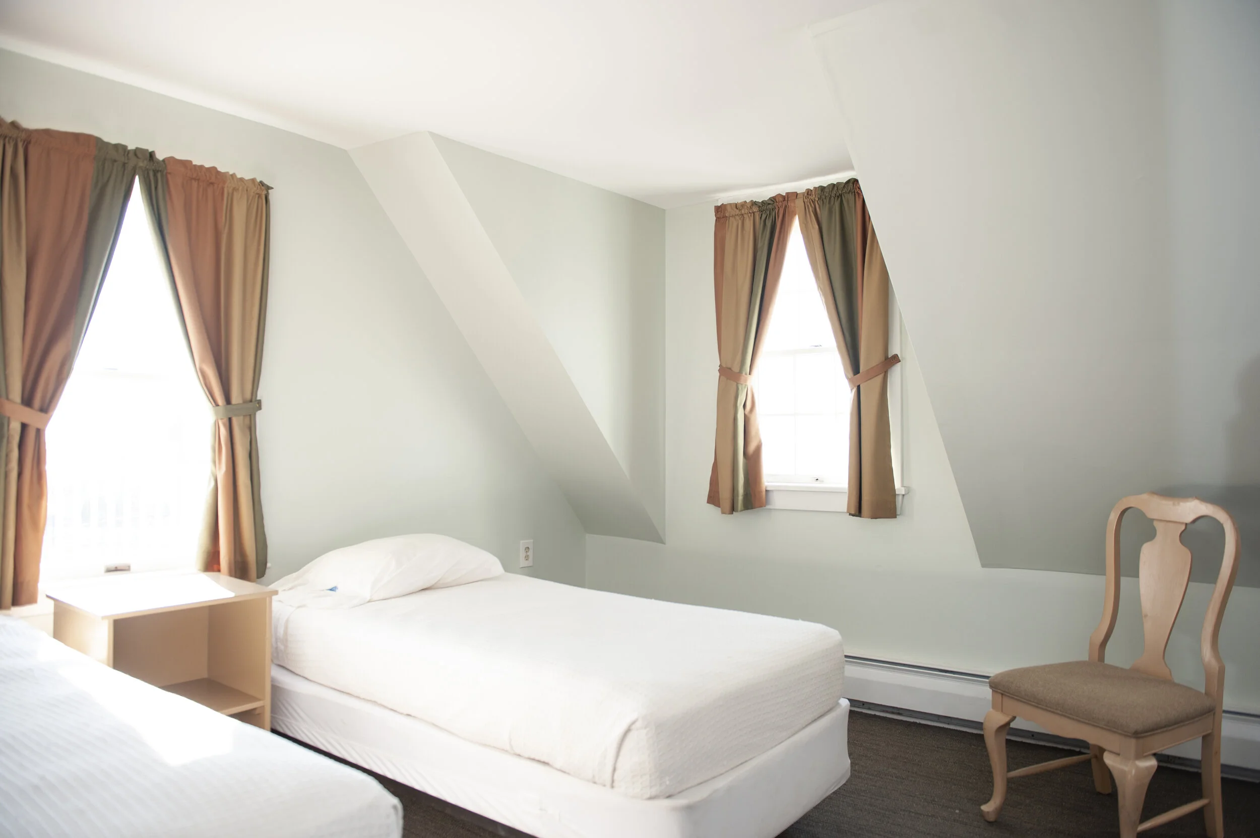 3rd floor room with twin beds