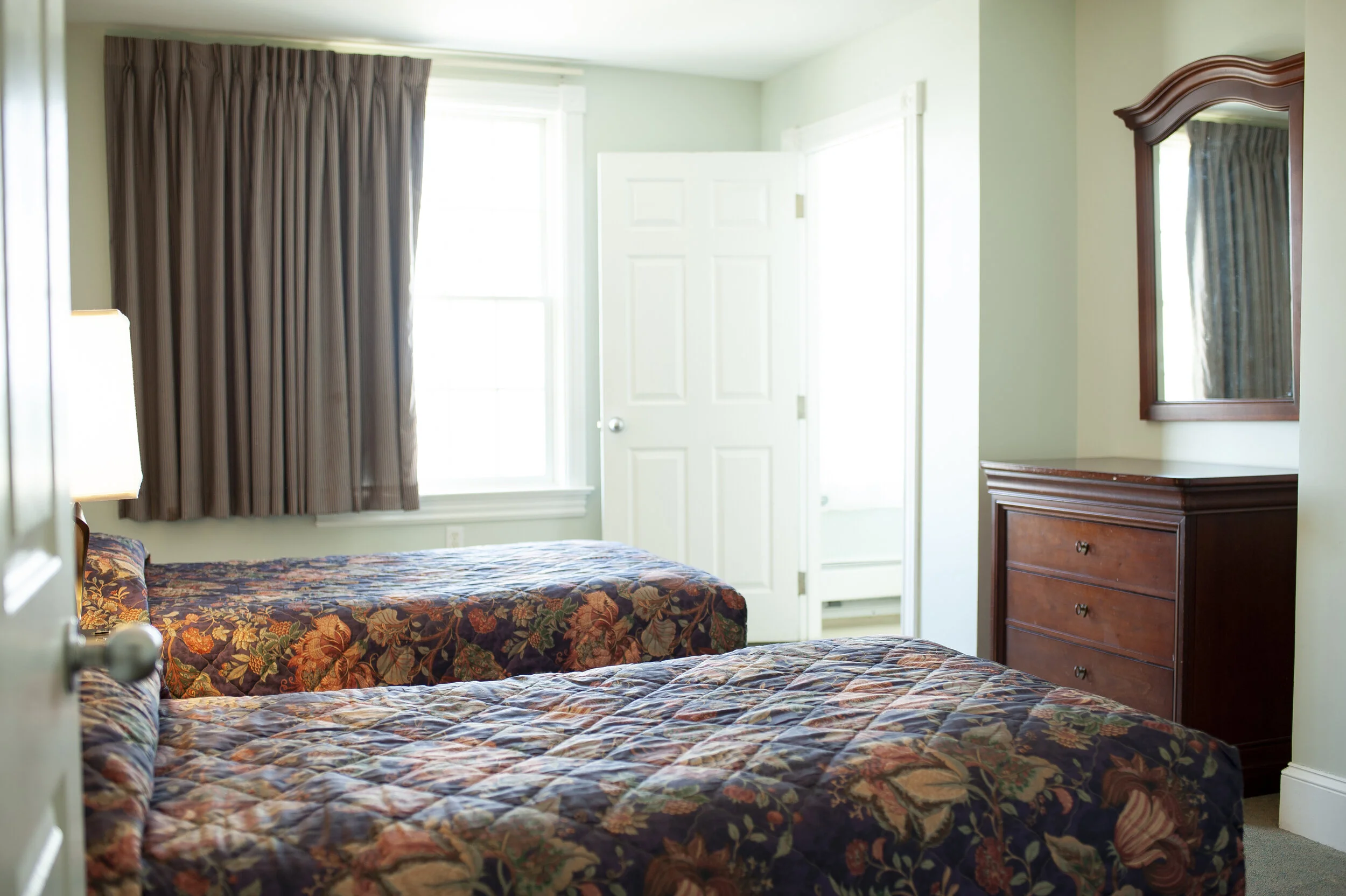2nd floor room with twin beds