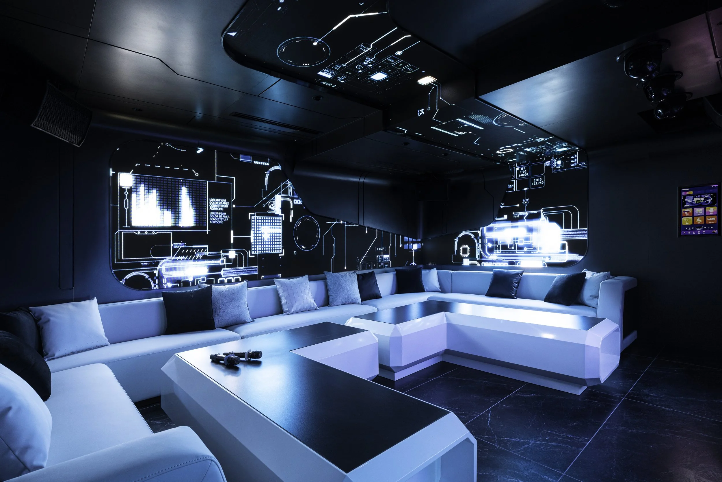 Room 03 - Darker ceiling