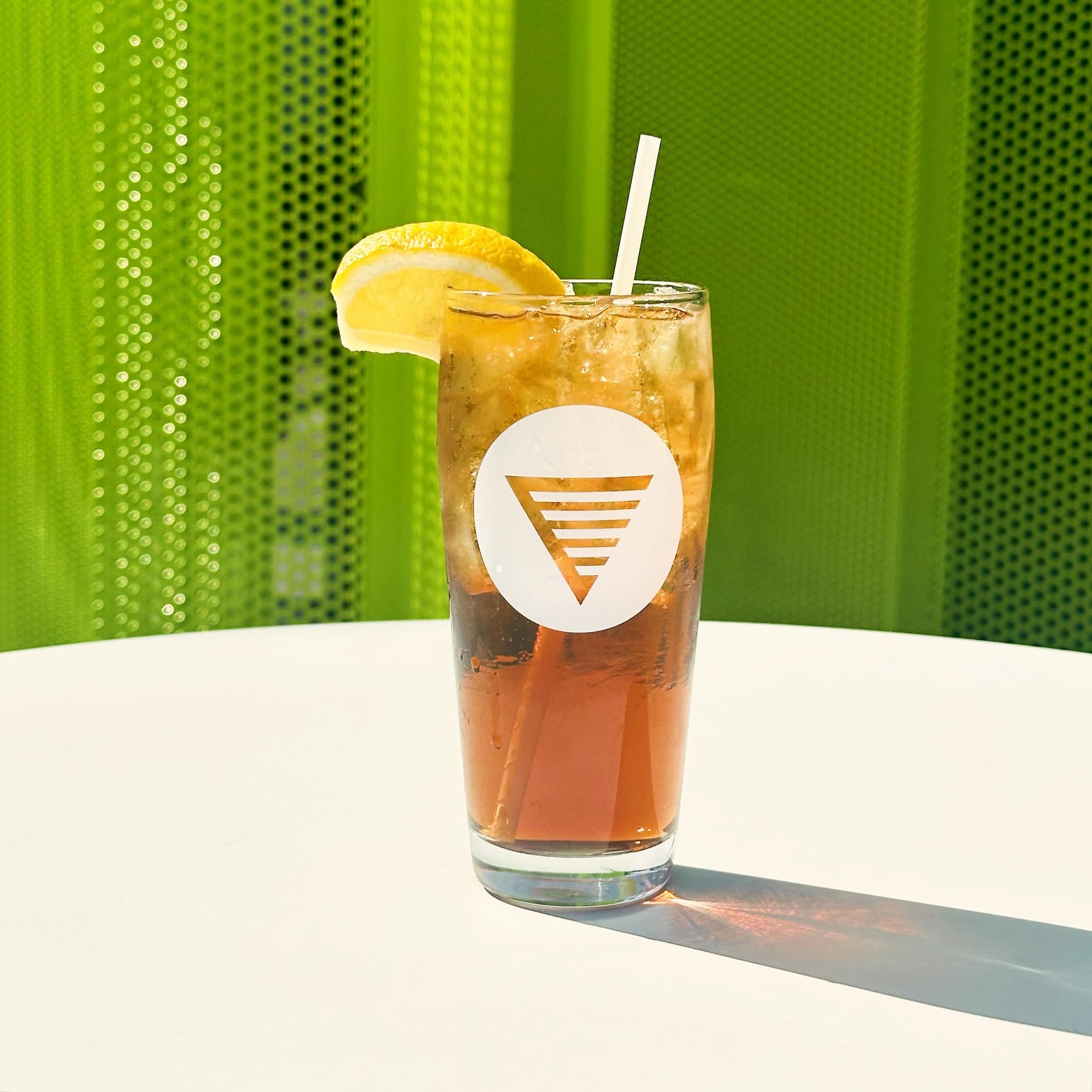 🐸FROG ISLAND ICED TEA🐸 is on today at the Can Shop! Mammoth vodka, gin, rum, citrus, simple syrup, Cointreau, iced tea, cola&hellip;woof, it&rsquo;s good😅

+El Mariachi Loco will be here slinging delicious food from their truck🚗

Join us now @doz