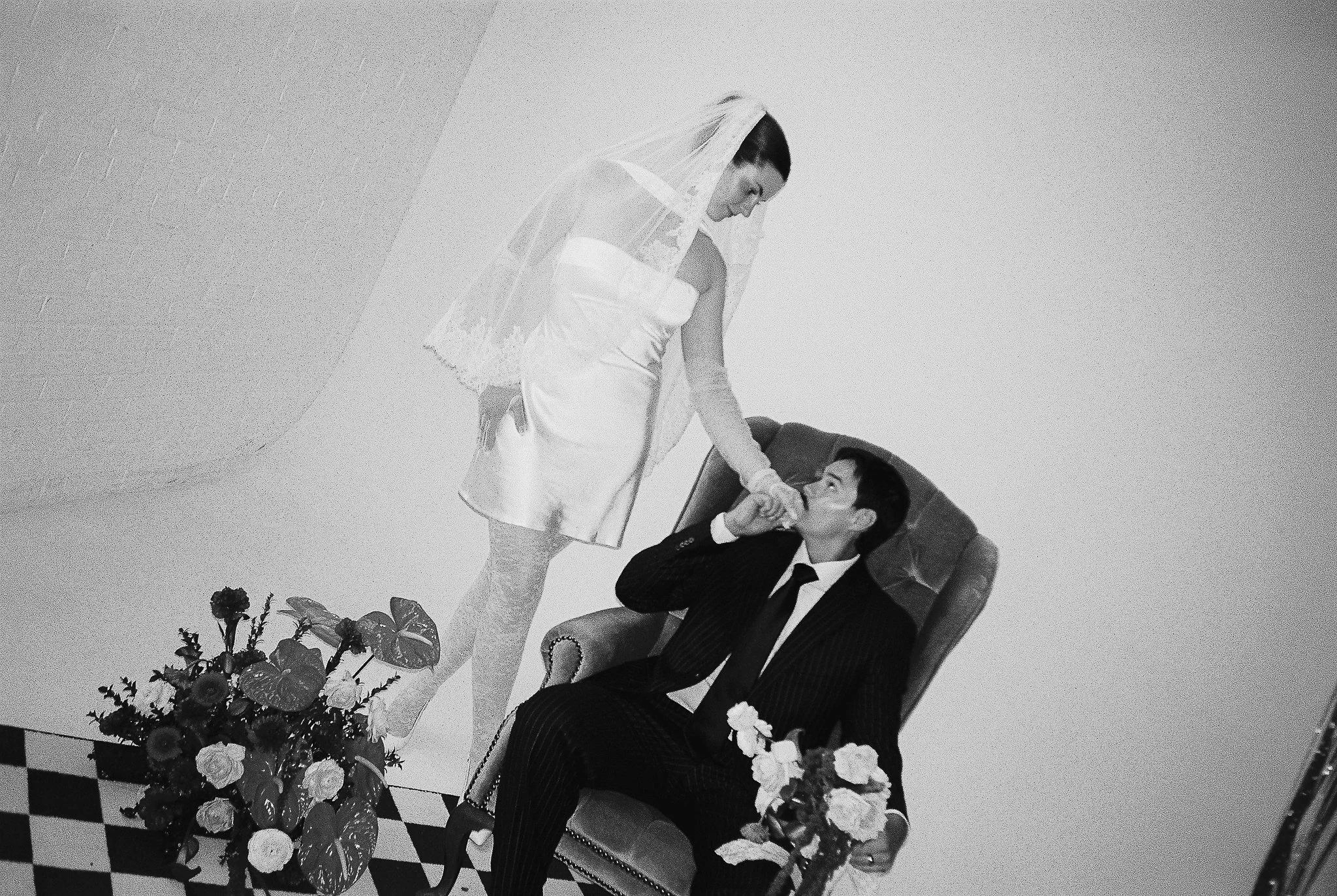 modern-retro-editorial-wedding-inspiration-utah-4.jpg