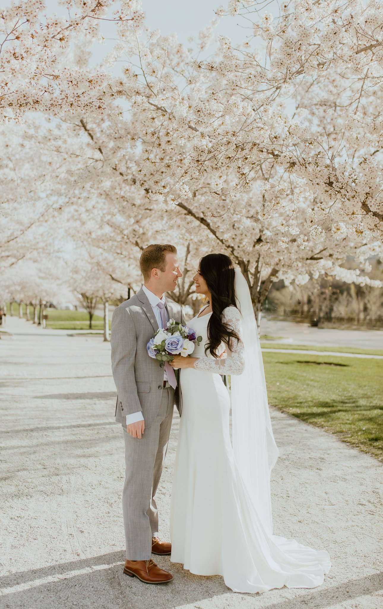 Utah-State-Capitol-Spring-Blossons-Bountiful-LDS-Wedding-Hopesandcheers-photo-2
