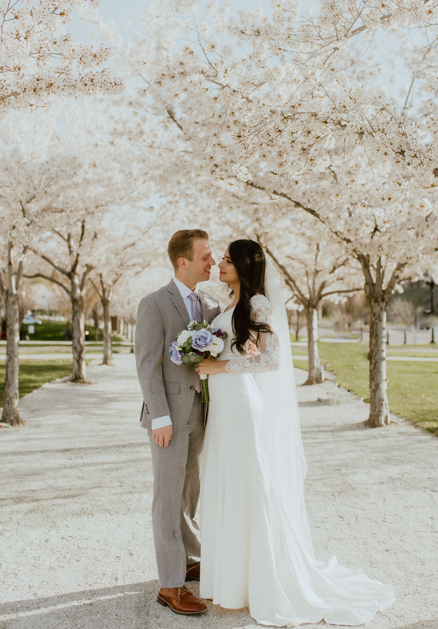 Utah-State-Capitol-Spring-Blossons-Bountiful-LDS-Wedding-Hopesandcheers-photo-3