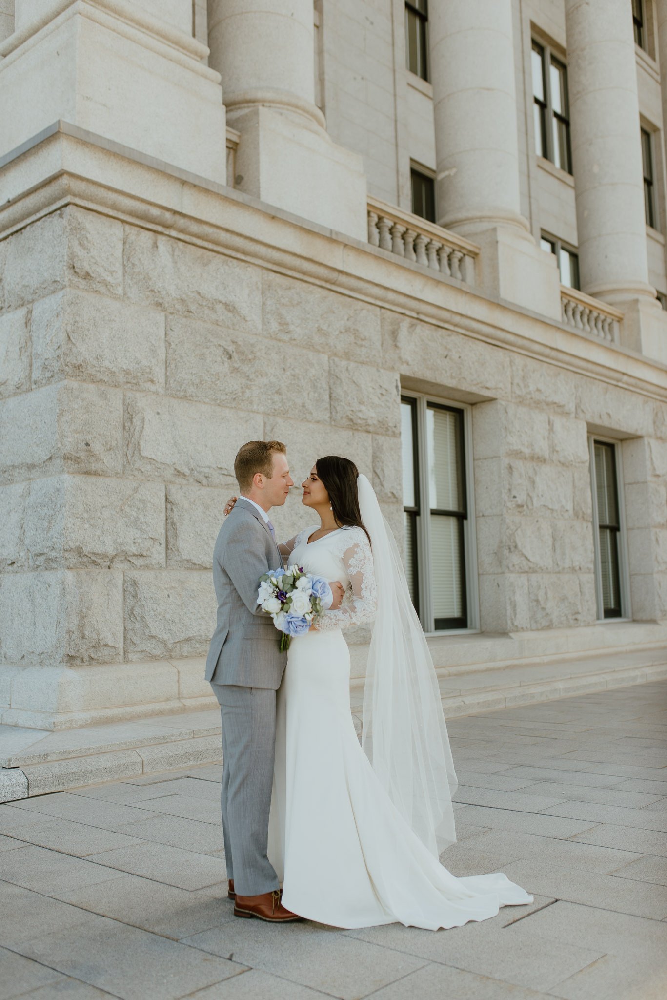 Utah-State-Capitol-Spring-Blossons-Bountiful-LDS-Wedding-Hopesandcheers-photo-9