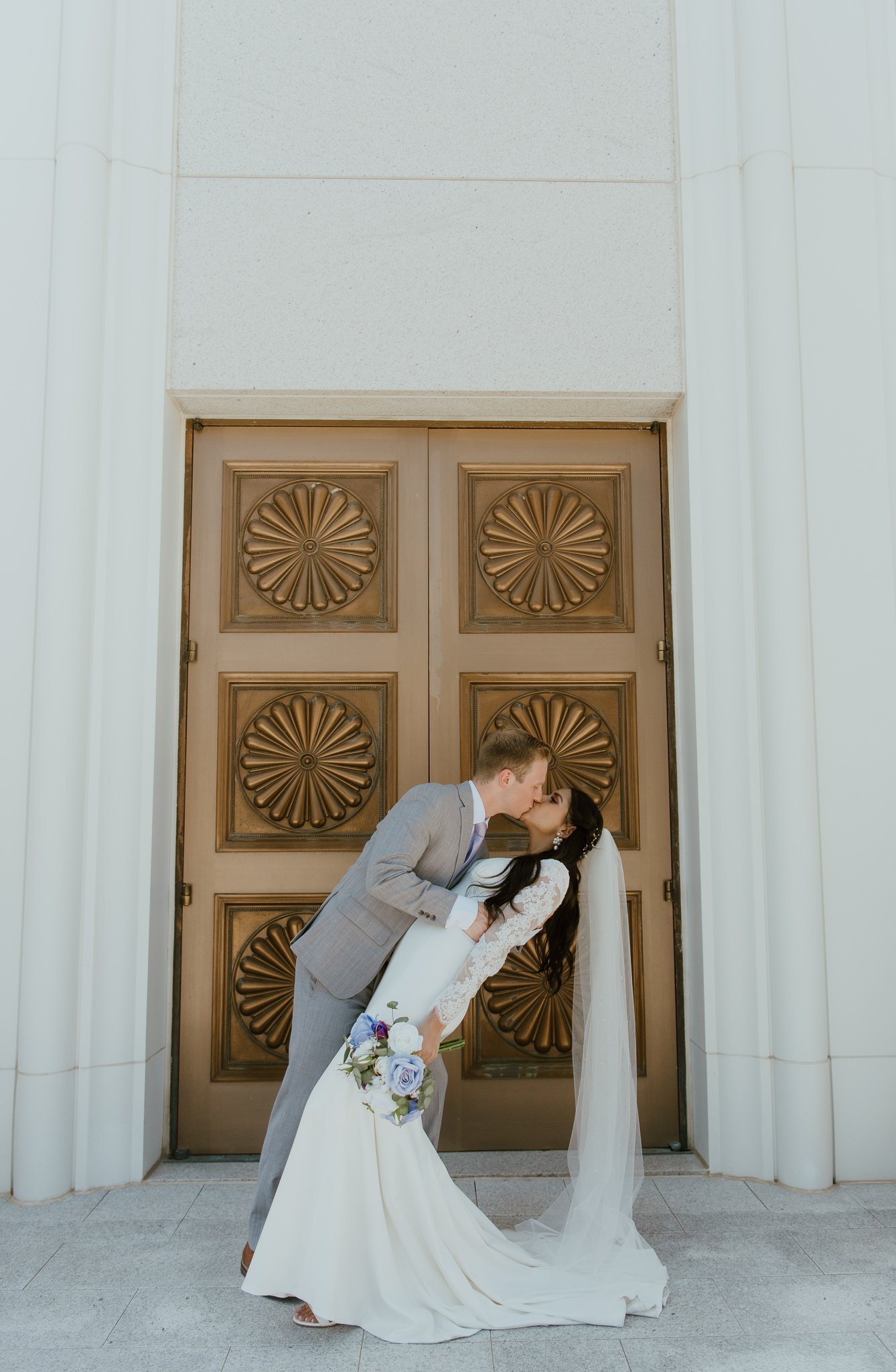 Utah-State-Capitol-Spring-Blossons-Bountiful-LDS-Wedding-Hopesandcheers-photo-49
