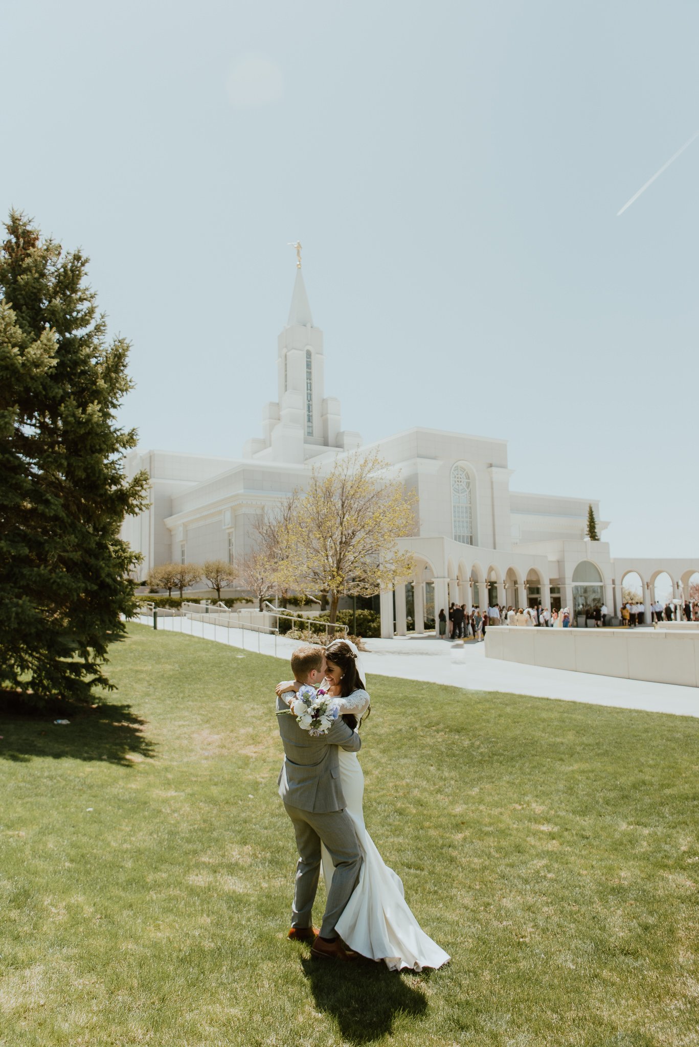 Utah-State-Capitol-Spring-Blossons-Bountiful-LDS-Wedding-Hopesandcheers-photo-53