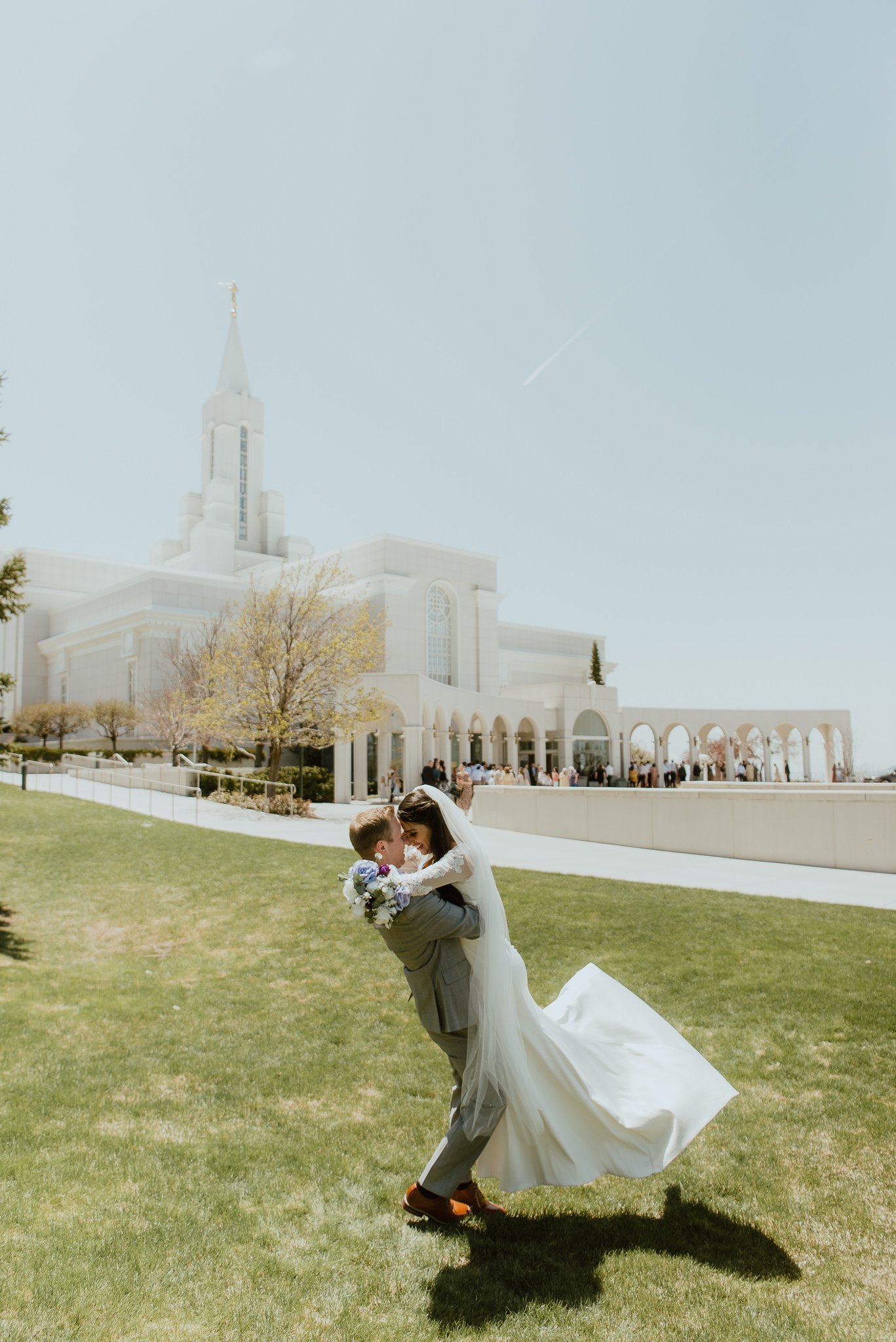 Utah-State-Capitol-Spring-Blossons-Bountiful-LDS-Wedding-Hopesandcheers-photo-54