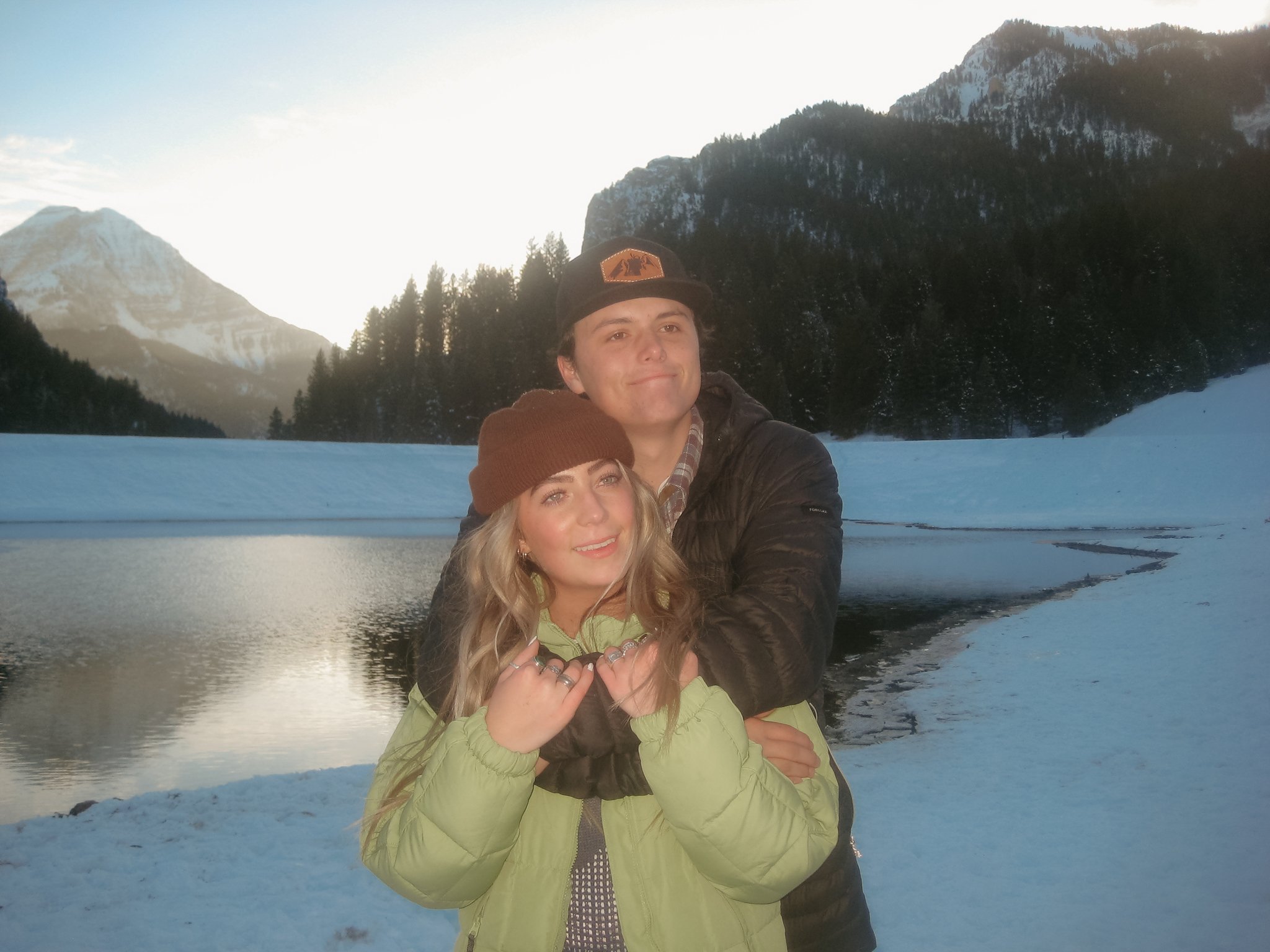 Tibble-Fork-Utah-Winter-Couple-Shoot-Snow-Hopes-and-cheers-3.jpg