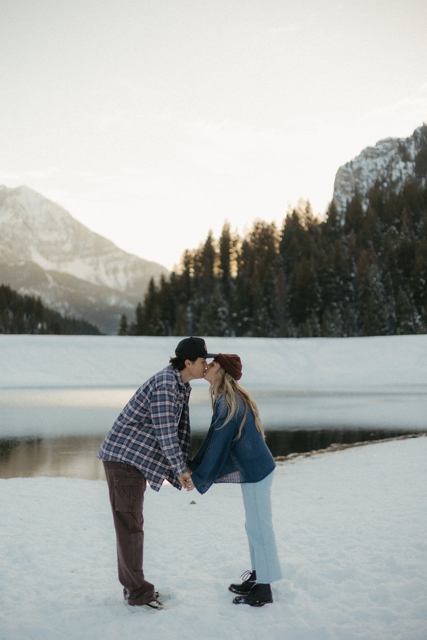 Tibble-Fork-Utah-Winter-Couple-Shoot-Snow-Hopes-and-cheers-49.jpg