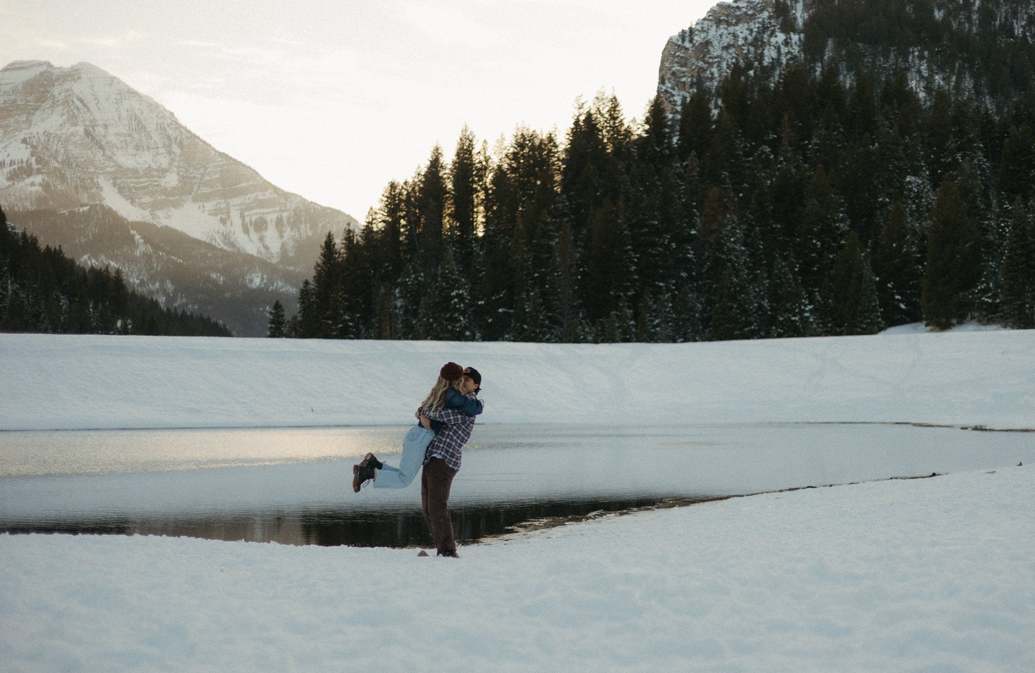 Tibble-Fork-Utah-Winter-Couple-Shoot-Snow-Hopes-and-cheers-60.jpg